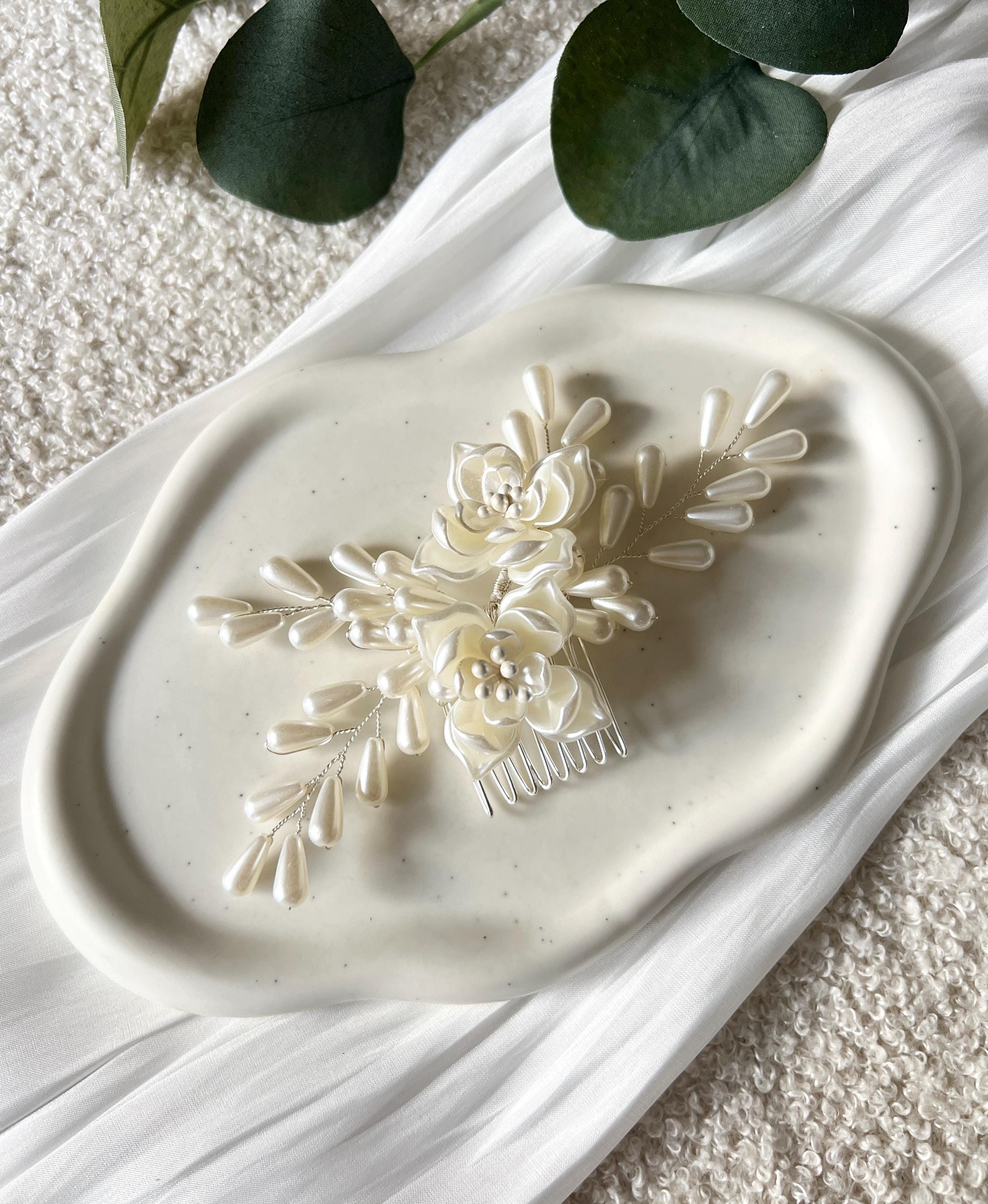 Haarkamm weiß, ovale Perlen, Blüten, Haarschmuck, Brautschmuck, Schmuck Hochzeit, moderner Standesamtschmuck