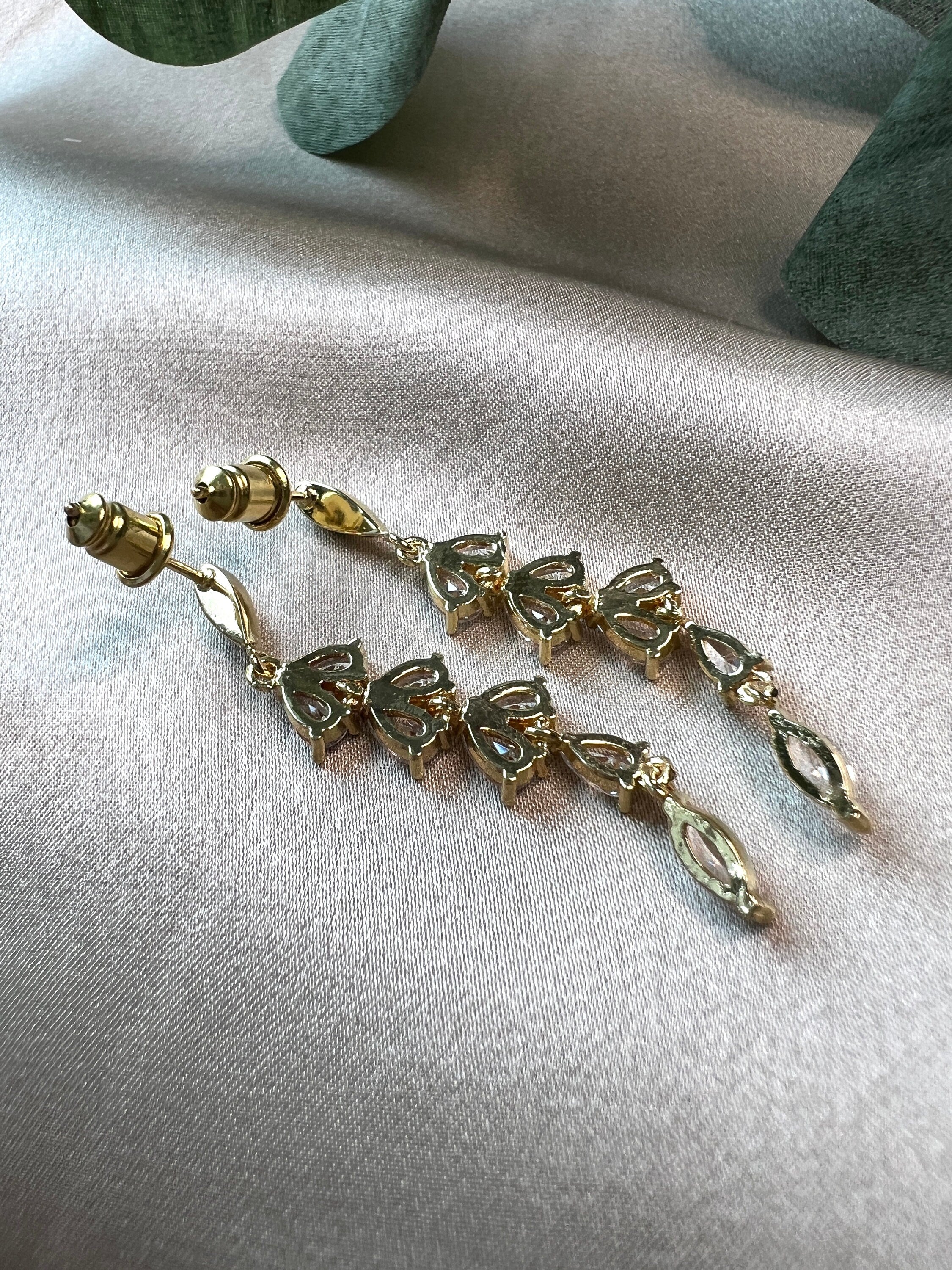 funkelnde Ohrringe, Hängeohrringe, Brautschmuck, Brautohrringe, Zirkonia, Hochzeit, gold, silber, bridal earrings, wedding-Ohrringe-Schmuckblüte