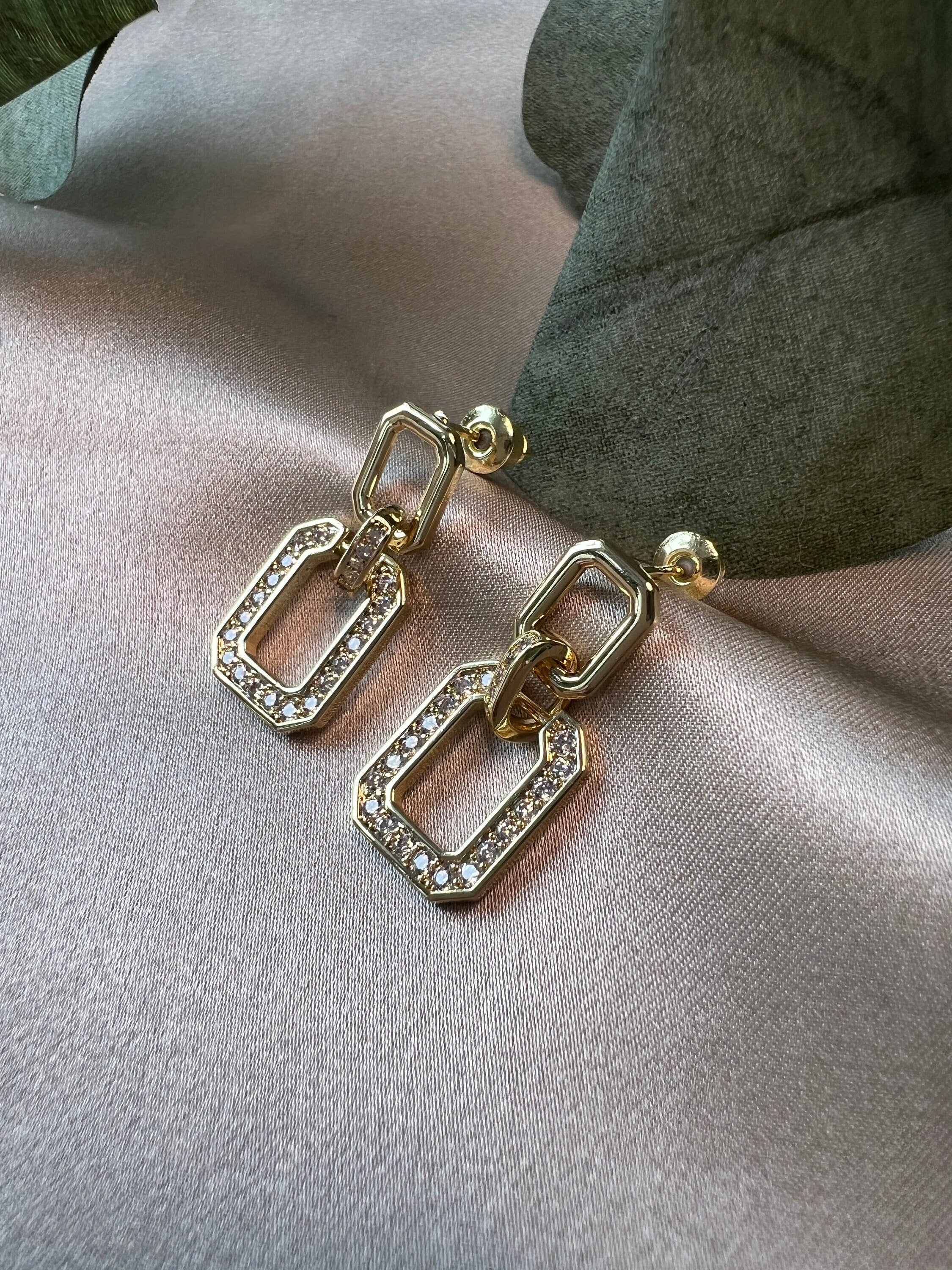 funkelnde Ohrringe, Zirkoniasteine, Edelstahl, vergoldet, Hängeohrringe-Ohrringe-Schmuckblüte