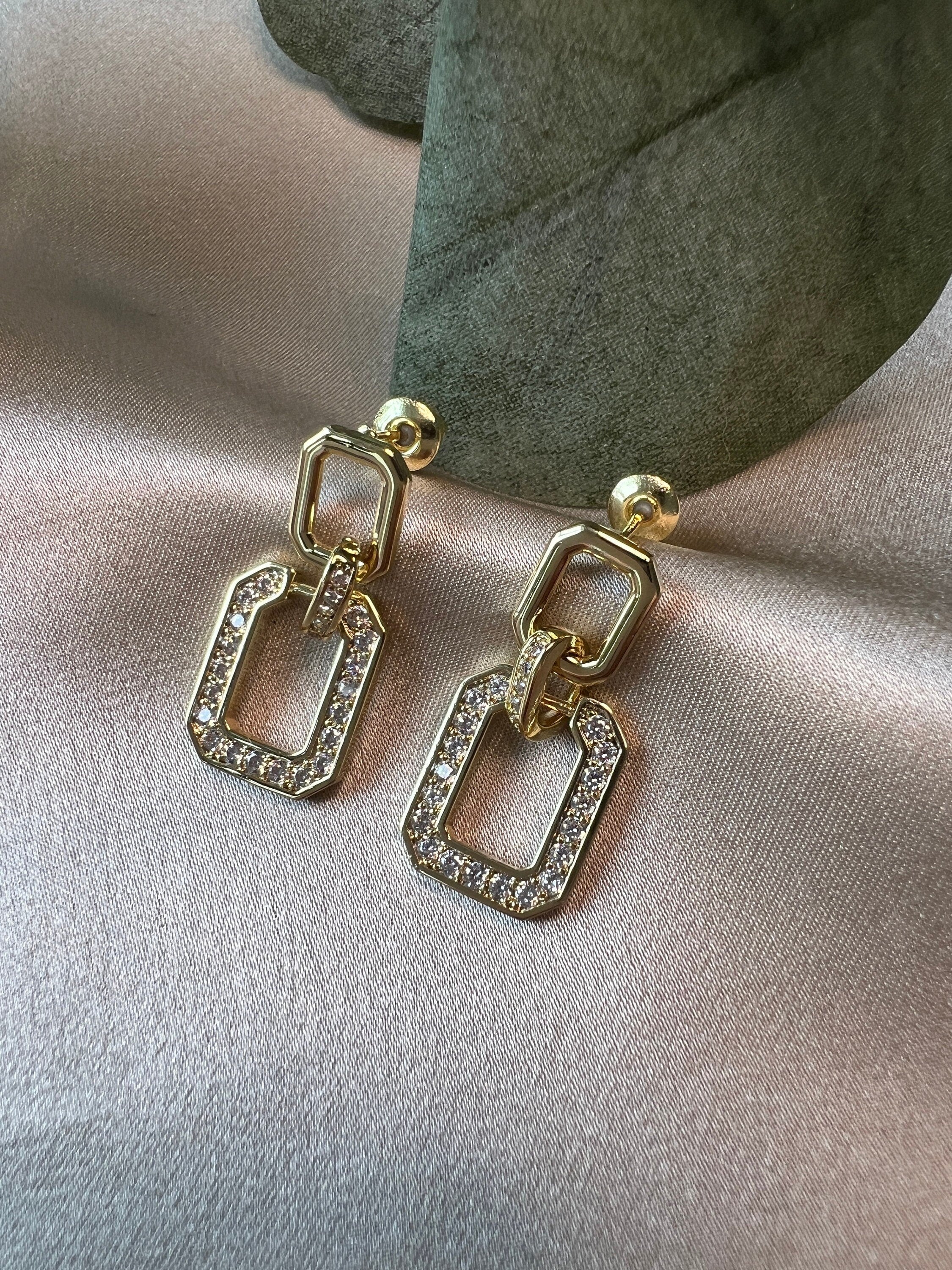 funkelnde Ohrringe, Zirkoniasteine, Edelstahl, vergoldet, Hängeohrringe-Ohrringe-Schmuckblüte