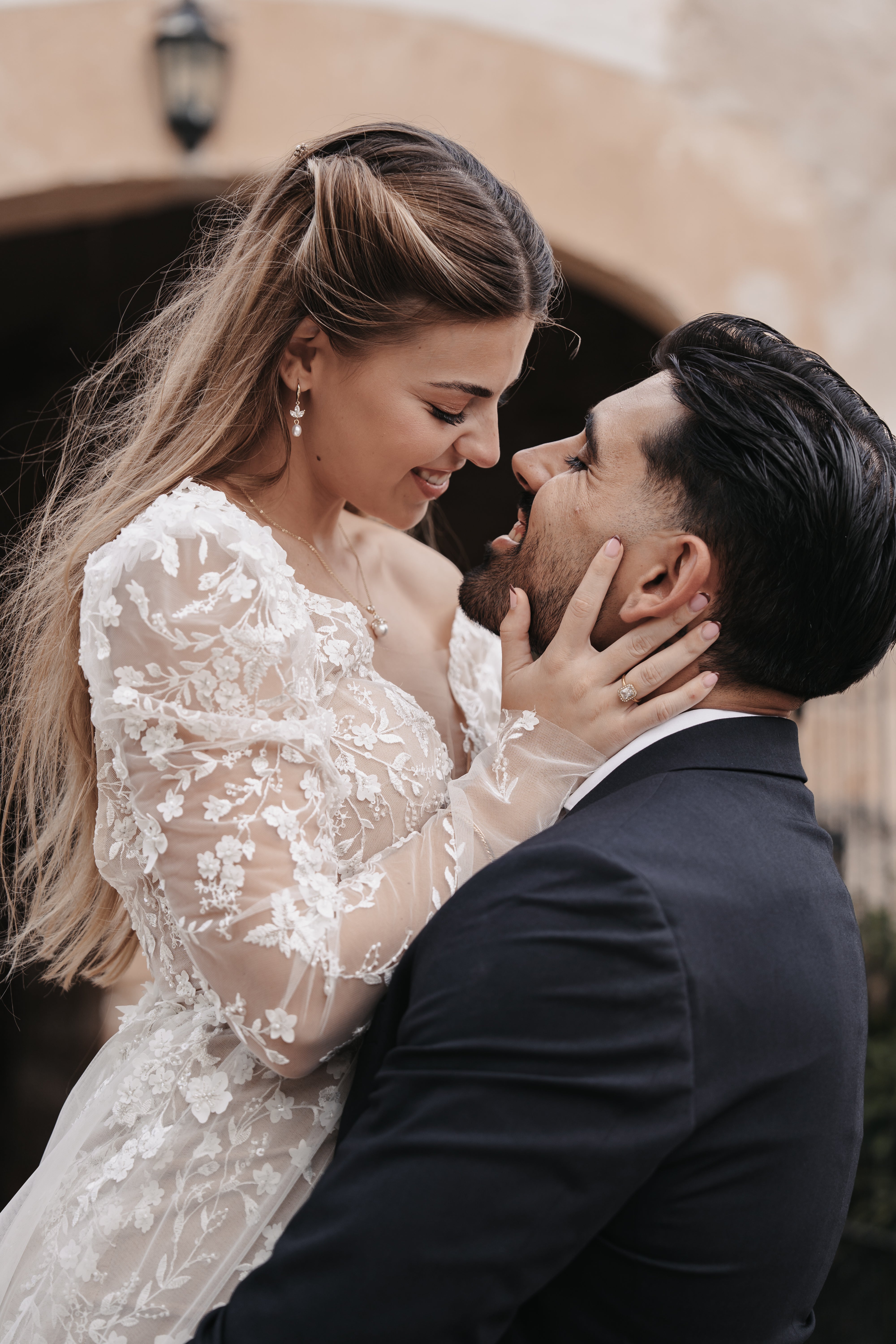 feine goldene Halskette mit einem eleganten Perlenanhaenger, Perlenhalskette, goldene Kette, Eleganter Brautschmuck, Brauthalskette, funkelnder Zirkoniaanhänger, Damenschmuck, Geschenk fuer Sie, Weihnachtsgeschenk Frauen, Schmuck Hochzeit