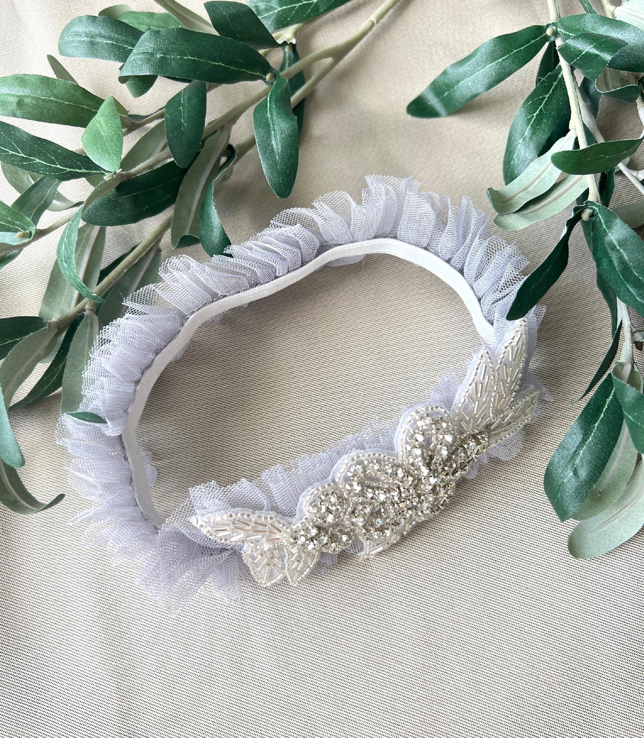 Strumpfband Tüll mit Silber Perlen, grau mit leichtem blau/lila Stich, Braut Zubehör, Hochzeit floral-Strumpfbänder-Schmuckblüte