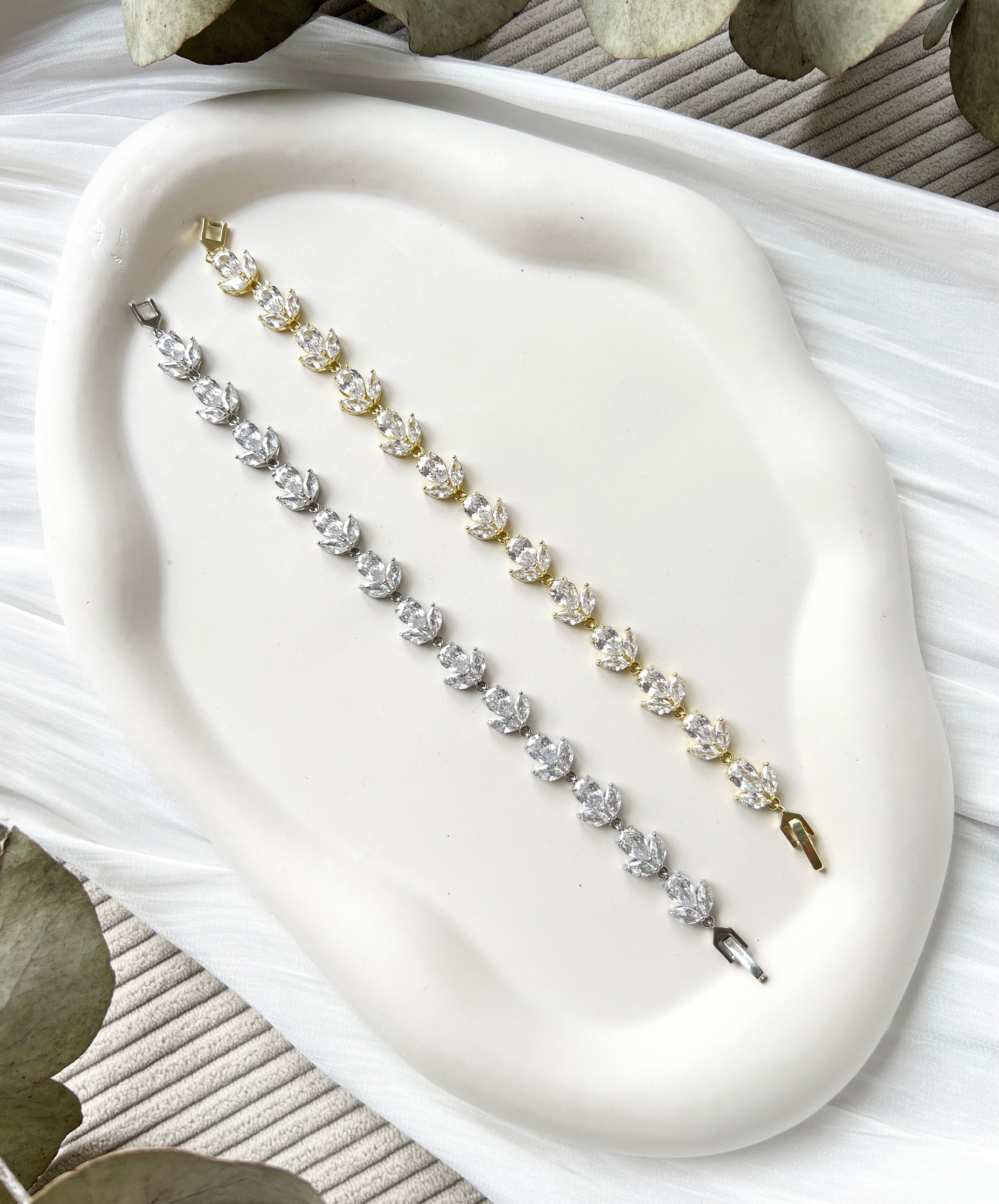 Elegantes Armband, Gold oder Silber, hochwertiges Brautarmband, glänzender Brautschmuck, glitzer, Schmuck Hochzeit, Brautjungfer, Geschenk für Sie, Weihnachtsgeschenk, Geburtstagsgeschenk, Schmuckbluete