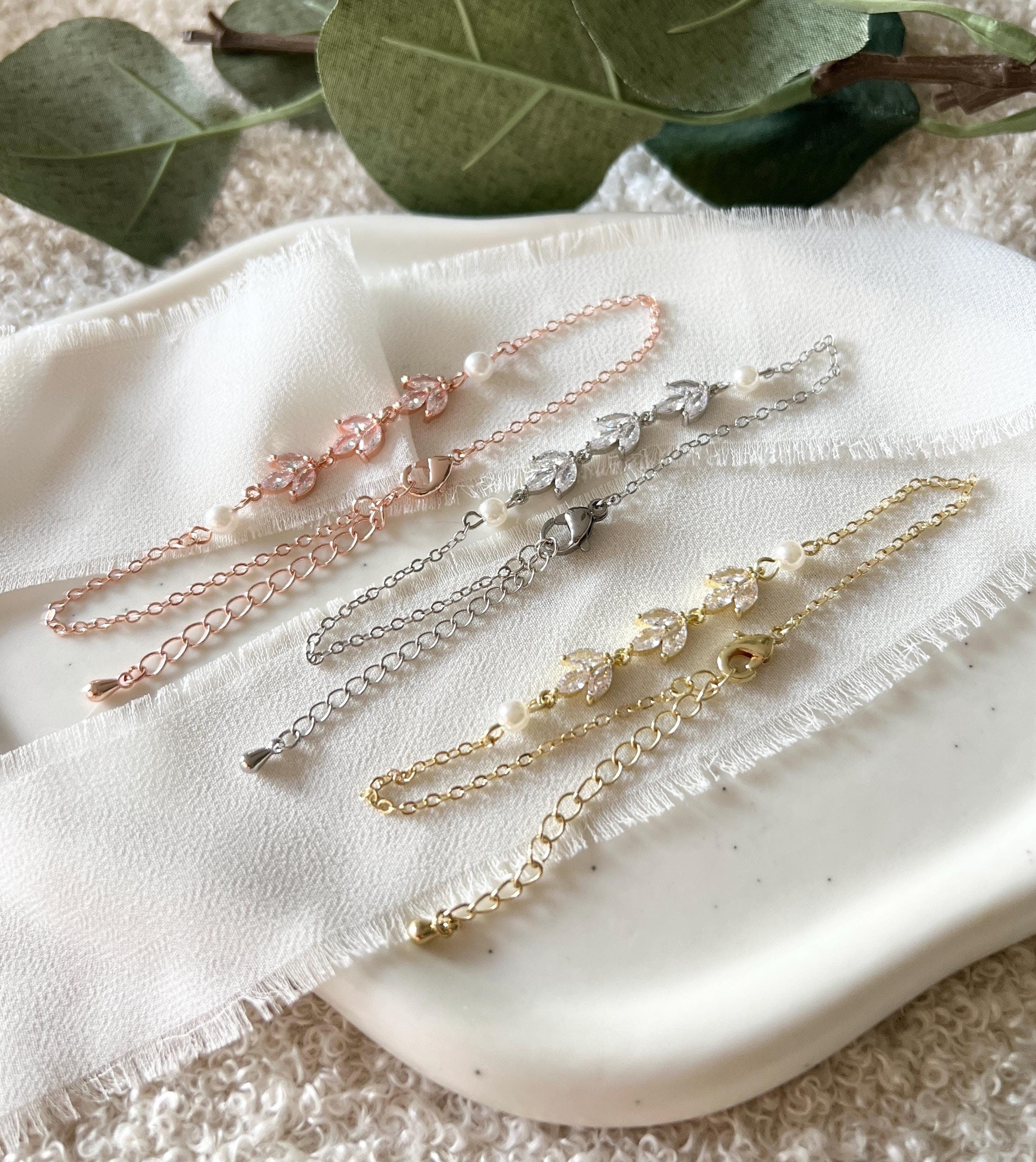 Brautarmband, Silber, Roségold oder Gold, feines Armband, weiße Perlen und glänzende Zirkoniasteine, edler Schmuck, Eleganter Brautschmuck, Armschmuck, Hochzeit, Brautjungfer