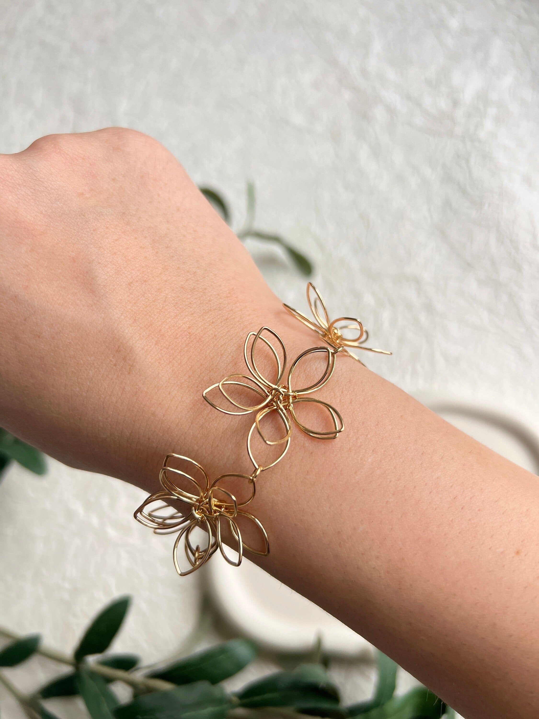 Blüten Armband, Gold, Edelstahl Draht, Blumen Formen, Armschmuck Braut, Brautschmuck, Gold Schmuck-Armbänder-Schmuckblüte