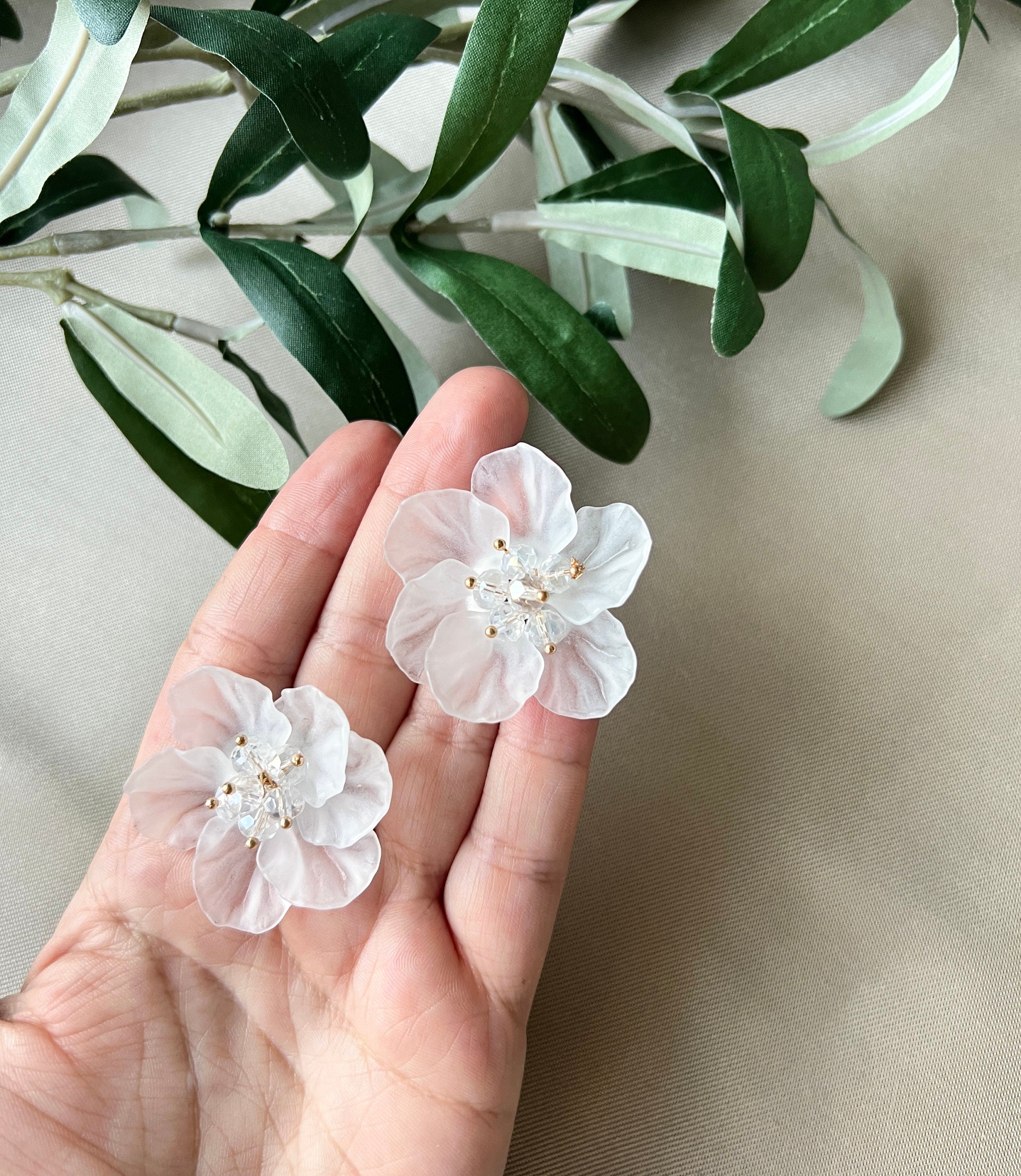 Blüten Ohrringe, leicht transparent, Ohrstecker, Brautschmuck, Brautohrringe, Hochzeit-Ohrringe-Schmuckblüte