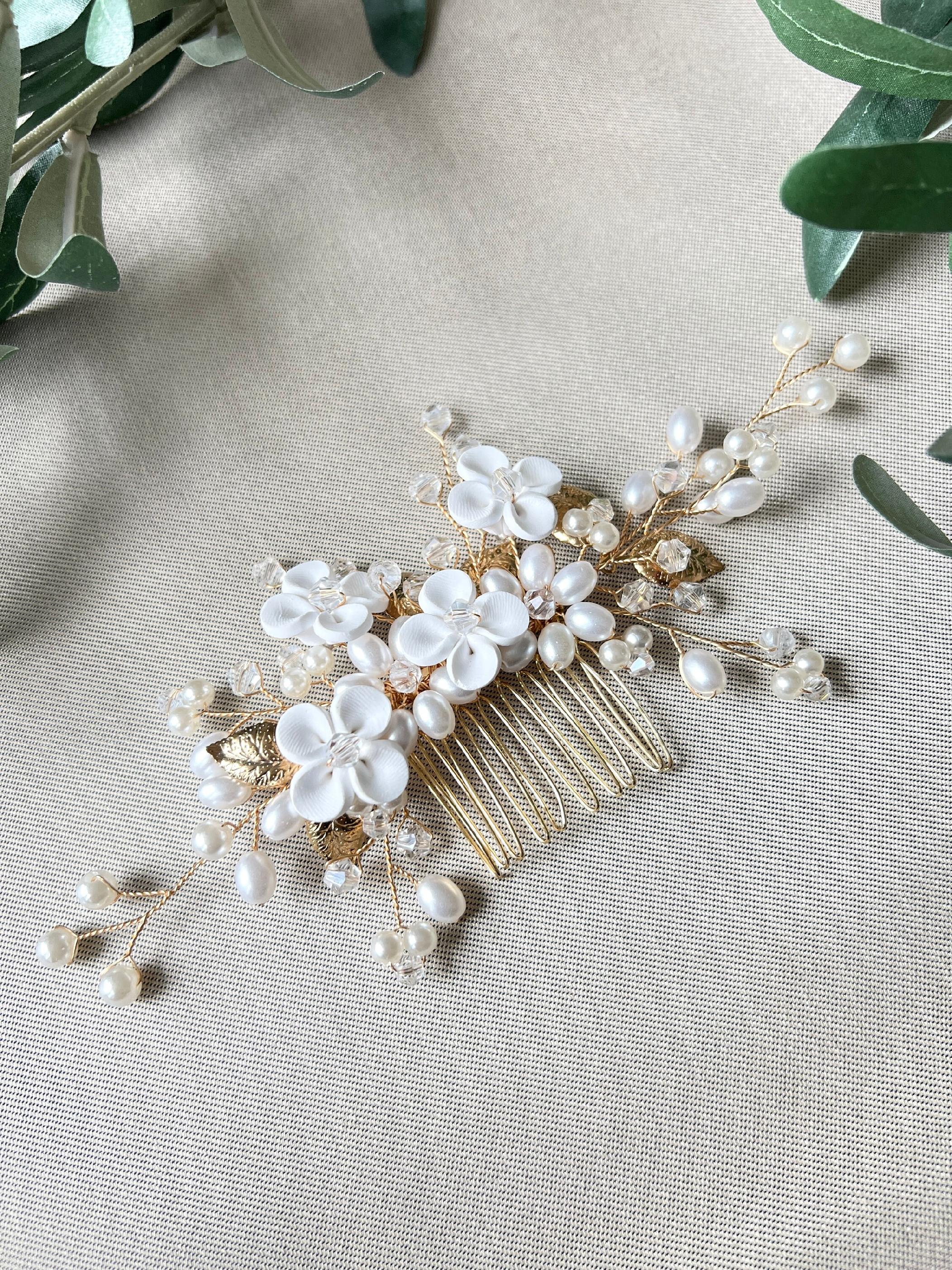 Braut Haarkamm Gold Blätter weiße Blumen und Perlen Hochzeit Brautschmuck Brauthaarschmuck - Gold-Brauthaarschmuck-Schmuckblüte