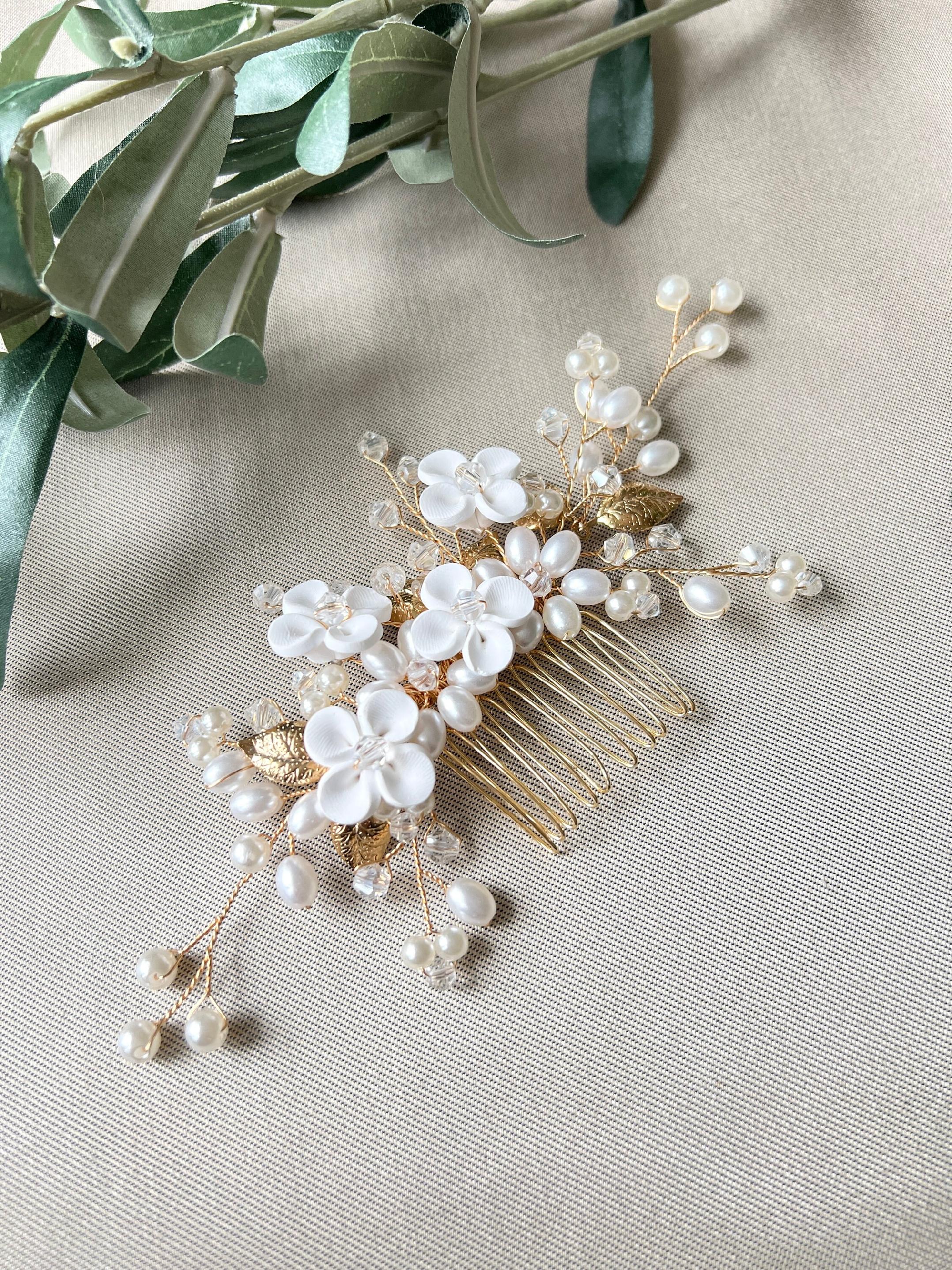 Braut Haarkamm Gold Blätter weiße Blumen und Perlen Hochzeit Brautschmuck Brauthaarschmuck - Gold-Brauthaarschmuck-Schmuckblüte