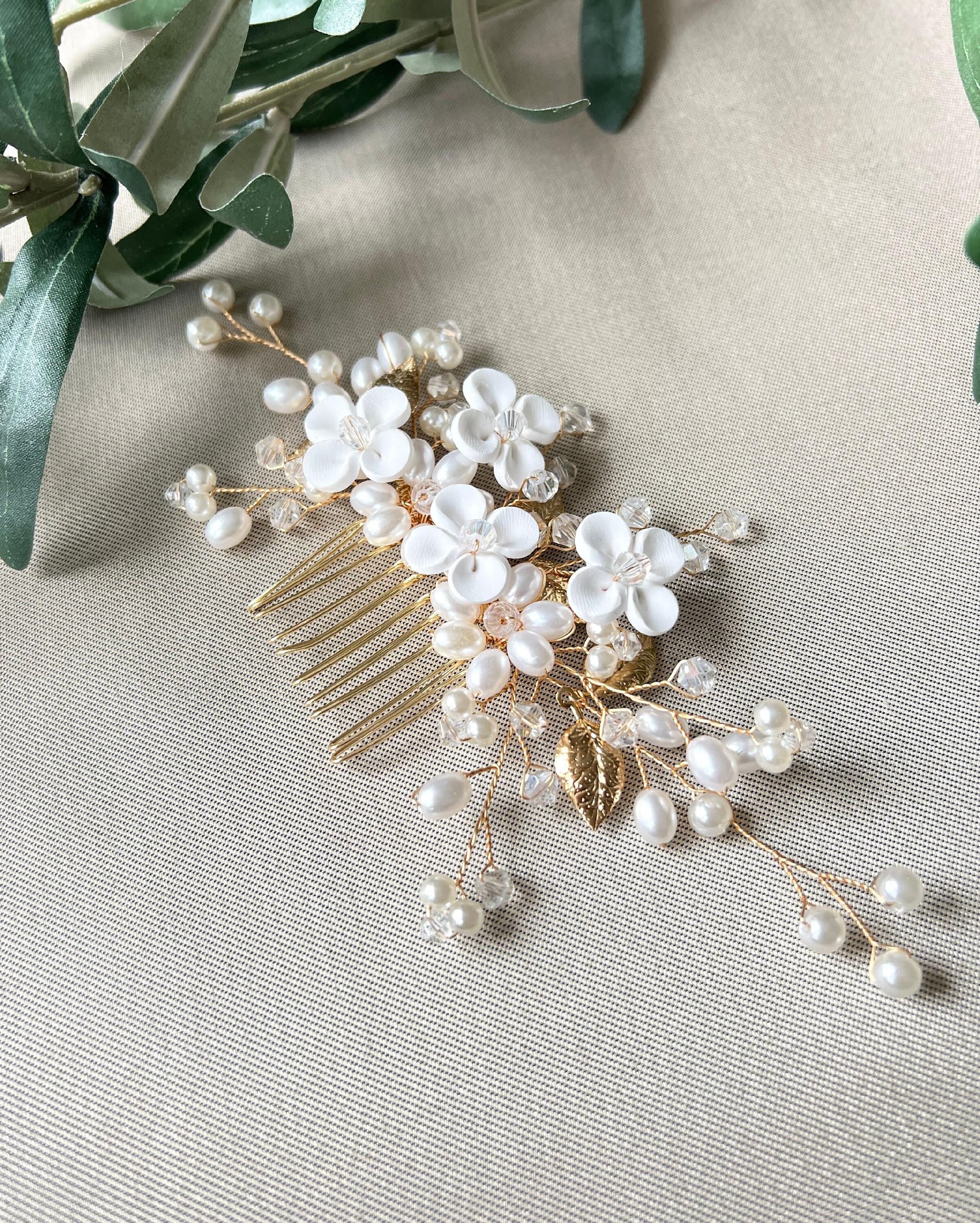 Braut Haarkamm Gold Blätter weiße Blumen und Perlen Hochzeit Brautschmuck Brauthaarschmuck - Gold-Brauthaarschmuck-Schmuckblüte