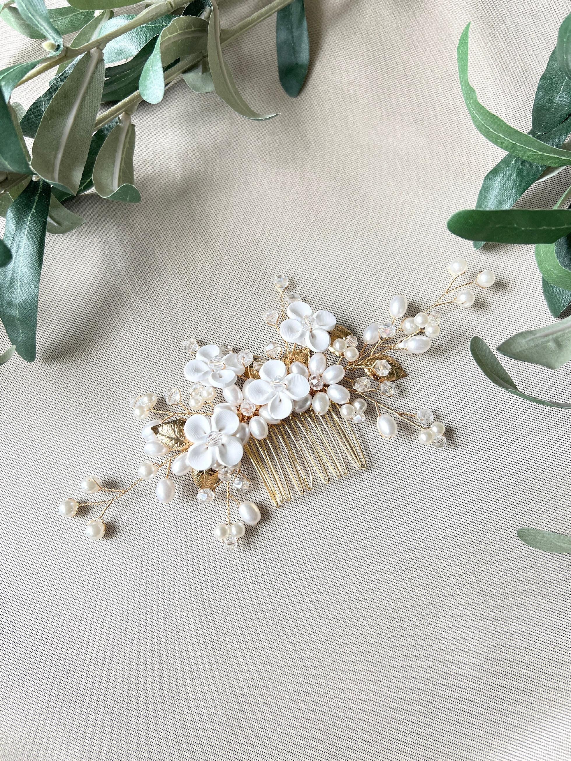 Braut Haarkamm Gold Blätter weiße Blumen und Perlen Hochzeit Brautschmuck Brauthaarschmuck - Gold-Brauthaarschmuck-Schmuckblüte