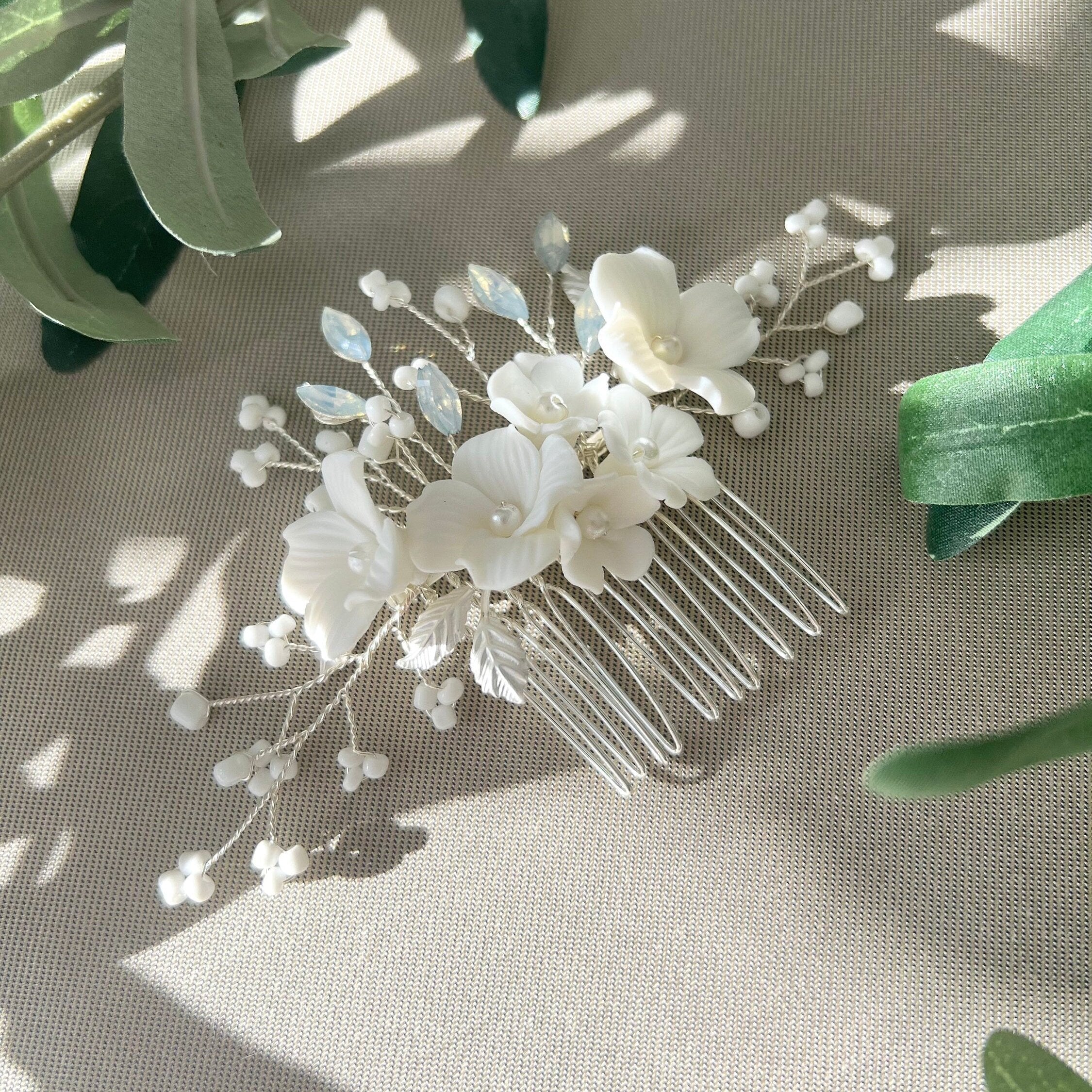 Braut Haarkamm, silber, Keramik Blüten, weiße Porzellan Perlen, bläuliche Strasssteine,-Brauthaarschmuck-Schmuckblüte