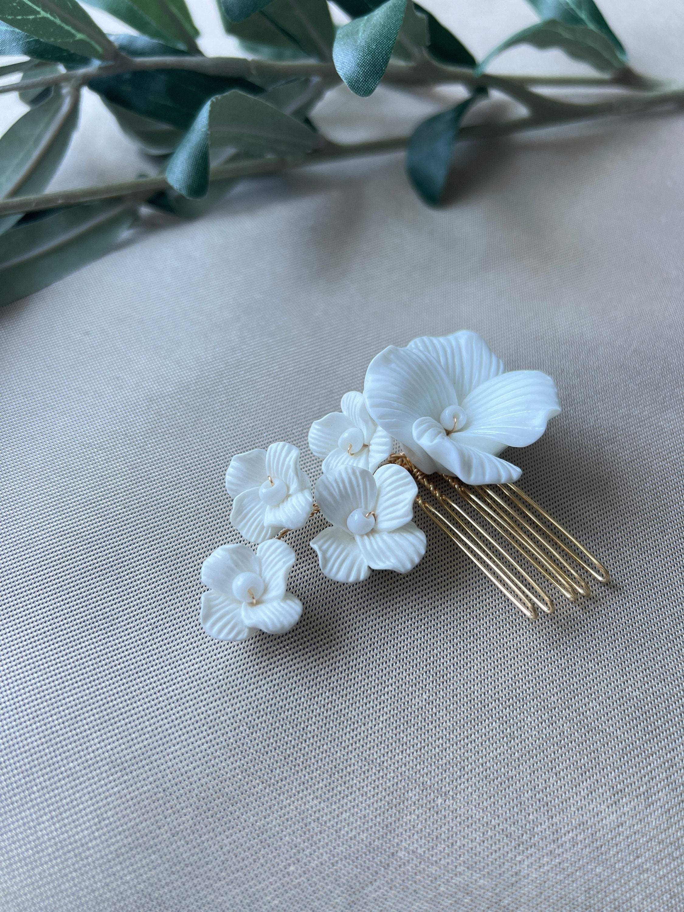 Braut Haarschmuck, Blüten Haarkamm, weiß und gold, Hochzeit, floral, Couture, hochwertiger Brauthaarschmuck, Brautfrisur, Braut Zubehör-Brauthaarschmuck-Schmuckblüte