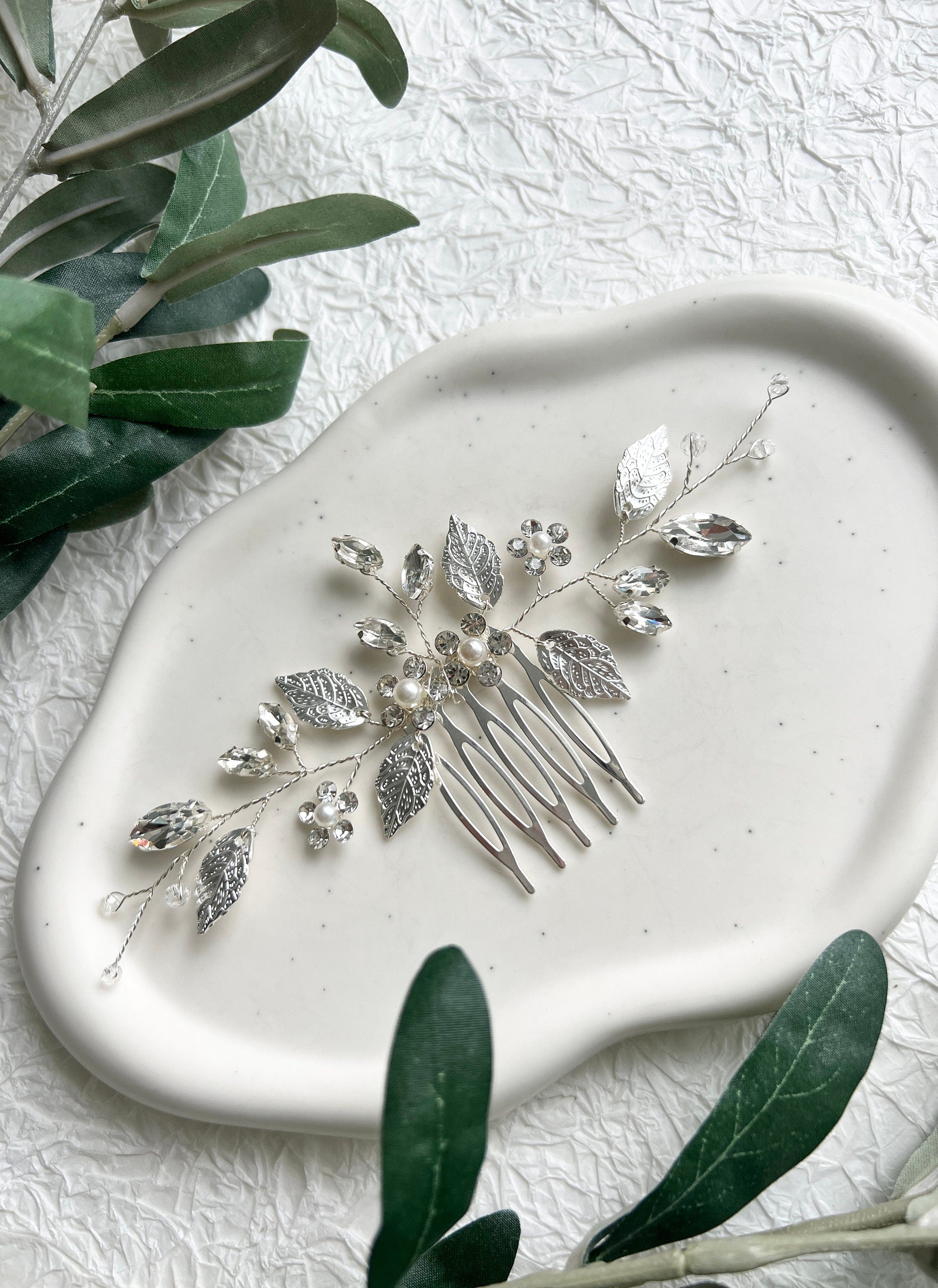 Braut Haarschmuck, Haarkamm, Perlen und Strass, Silber, Blumen, Hochzeit, Juwelierdraht,-Brauthaarschmuck-Schmuckblüte