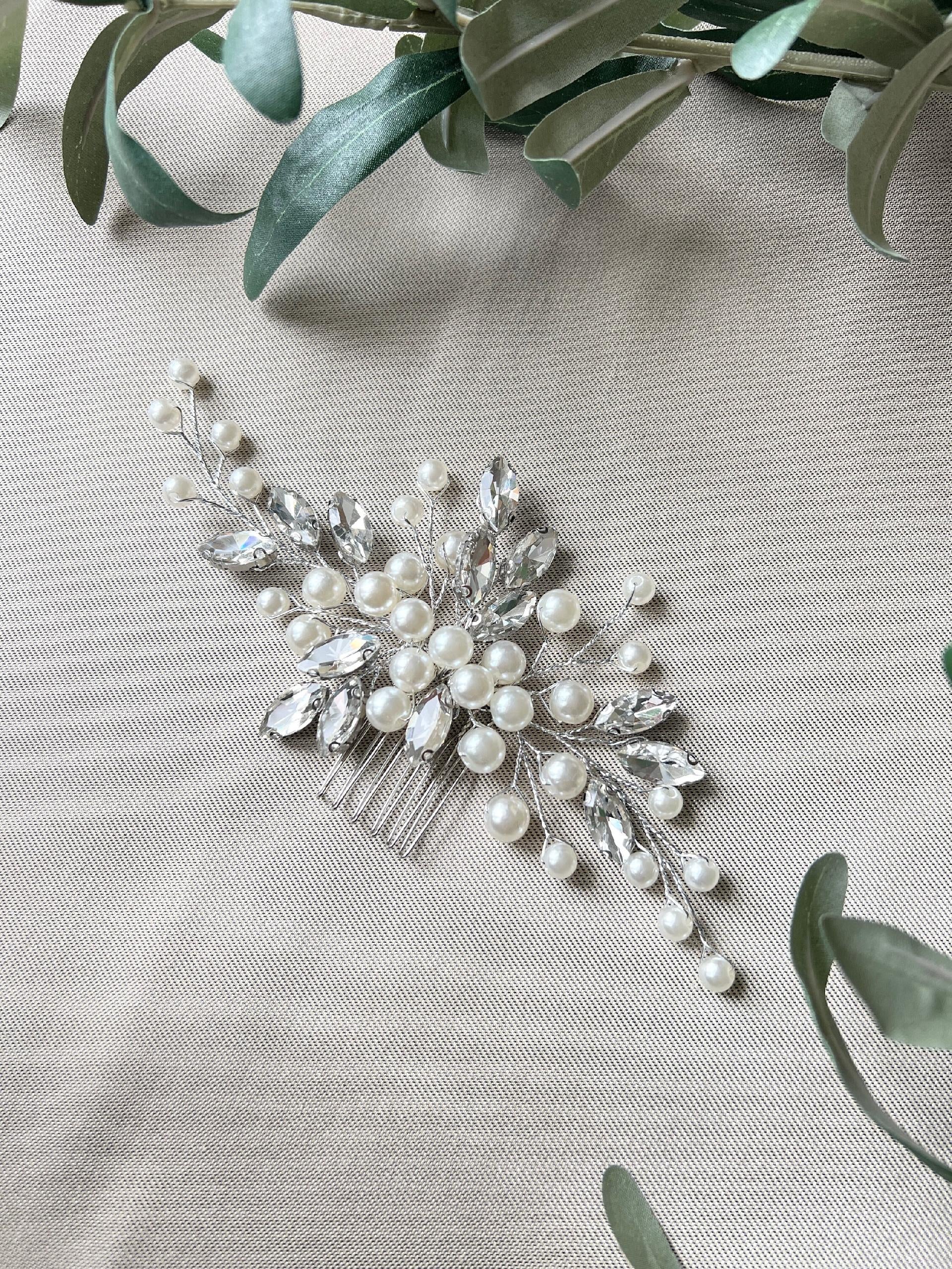 Braut Haarschmuck, Haarkamm, Perlen und Strasssteine, Silber, Weiß, Hochzeit, hochwertiger-Brauthaarschmuck-Schmuckblüte