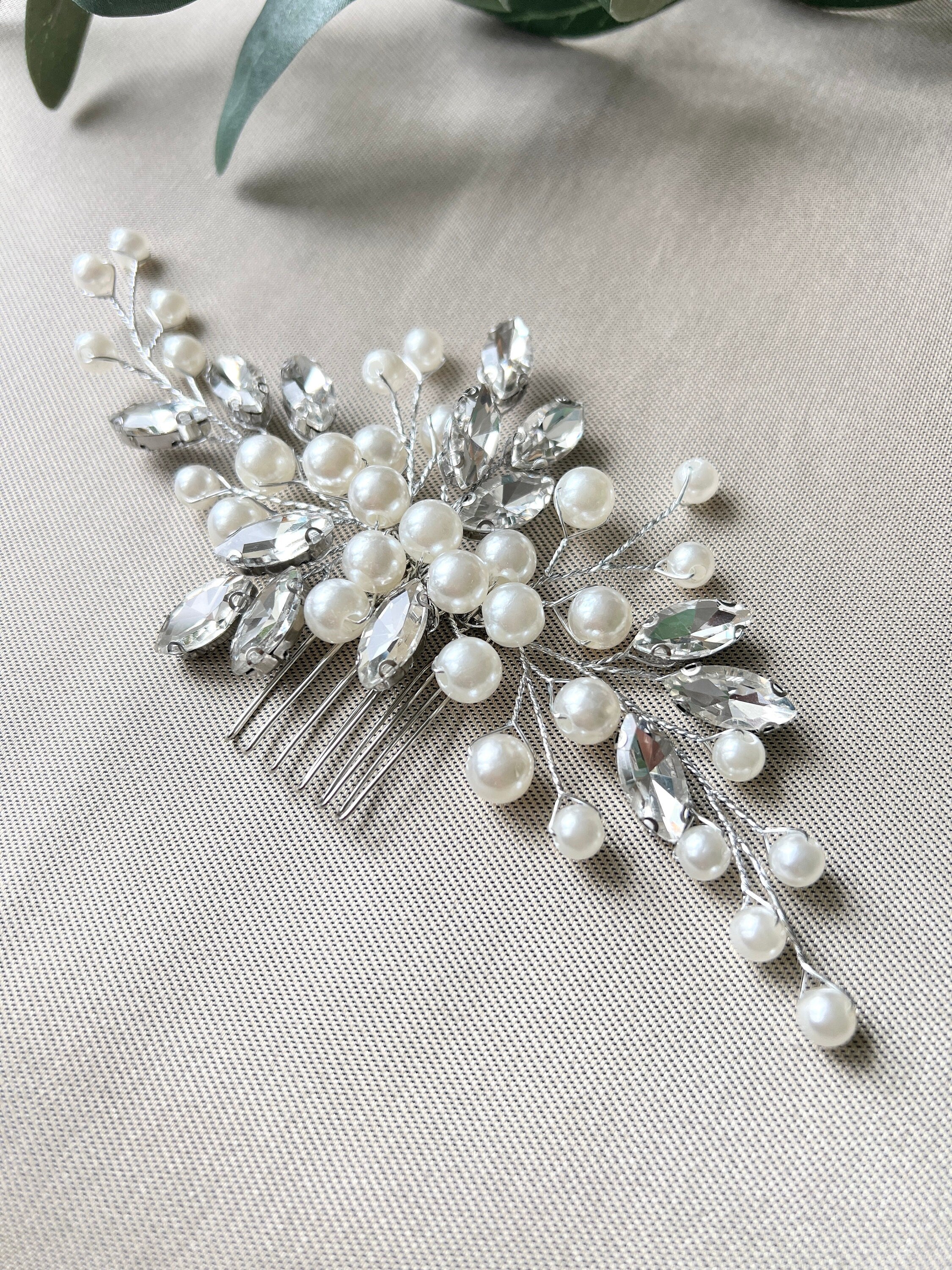 Braut Haarschmuck, Haarkamm, Perlen und Strasssteine, Silber, Weiß, Hochzeit, hochwertiger-Brauthaarschmuck-Schmuckblüte