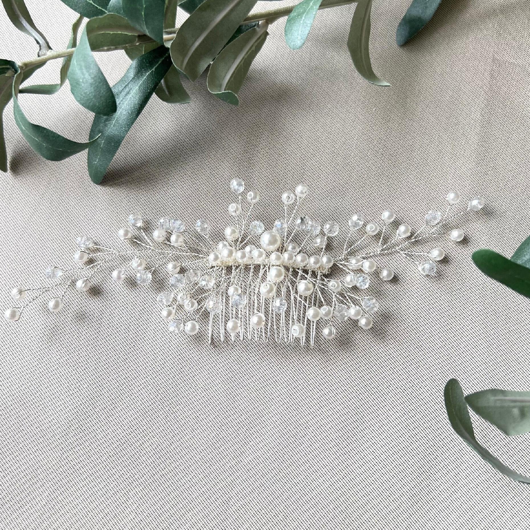 Braut Haarschmuck, Haarkamm, Perlen weiß und transparent, Brautschmuck, Silber Braut Schmuck,-Brauthaarschmuck-Schmuckblüte