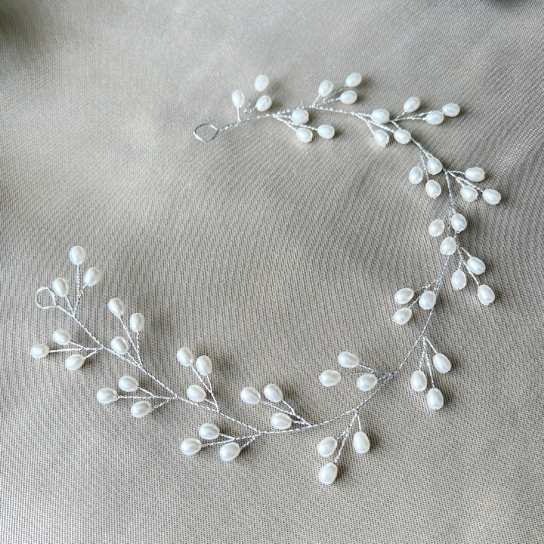 Braut Haarschmuck, Silber, weiße Perlen, Brautschmuck, feine Haarrebe