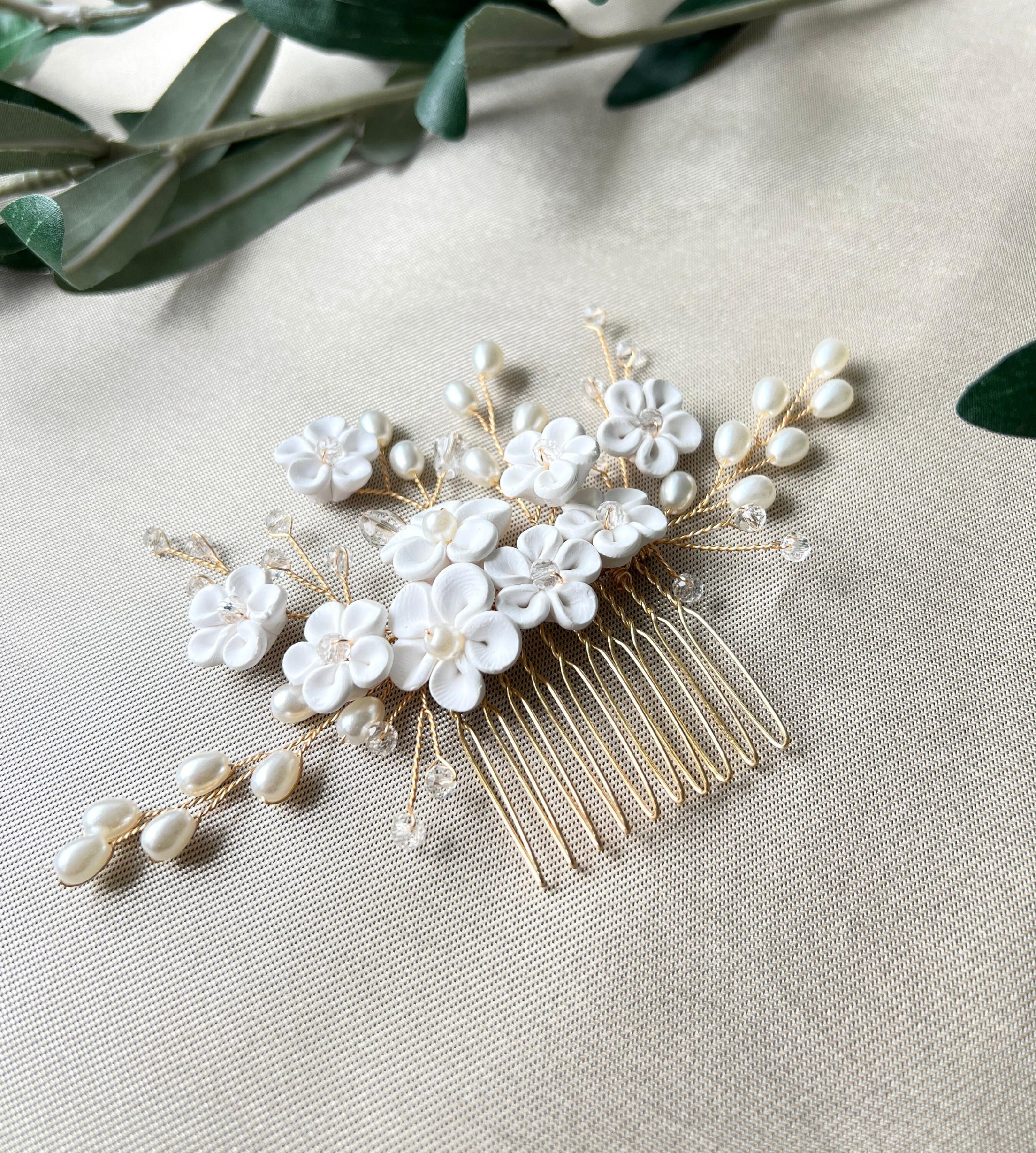 Braut Haarschmuck, gold, Perlen Haarkamm mit weißen Blumen, Hochzeit, Brautschmuck, Brauthaarschmuck, florale Brautfrisur, Brautjungfer-Brauthaarschmuck-Schmuckblüte