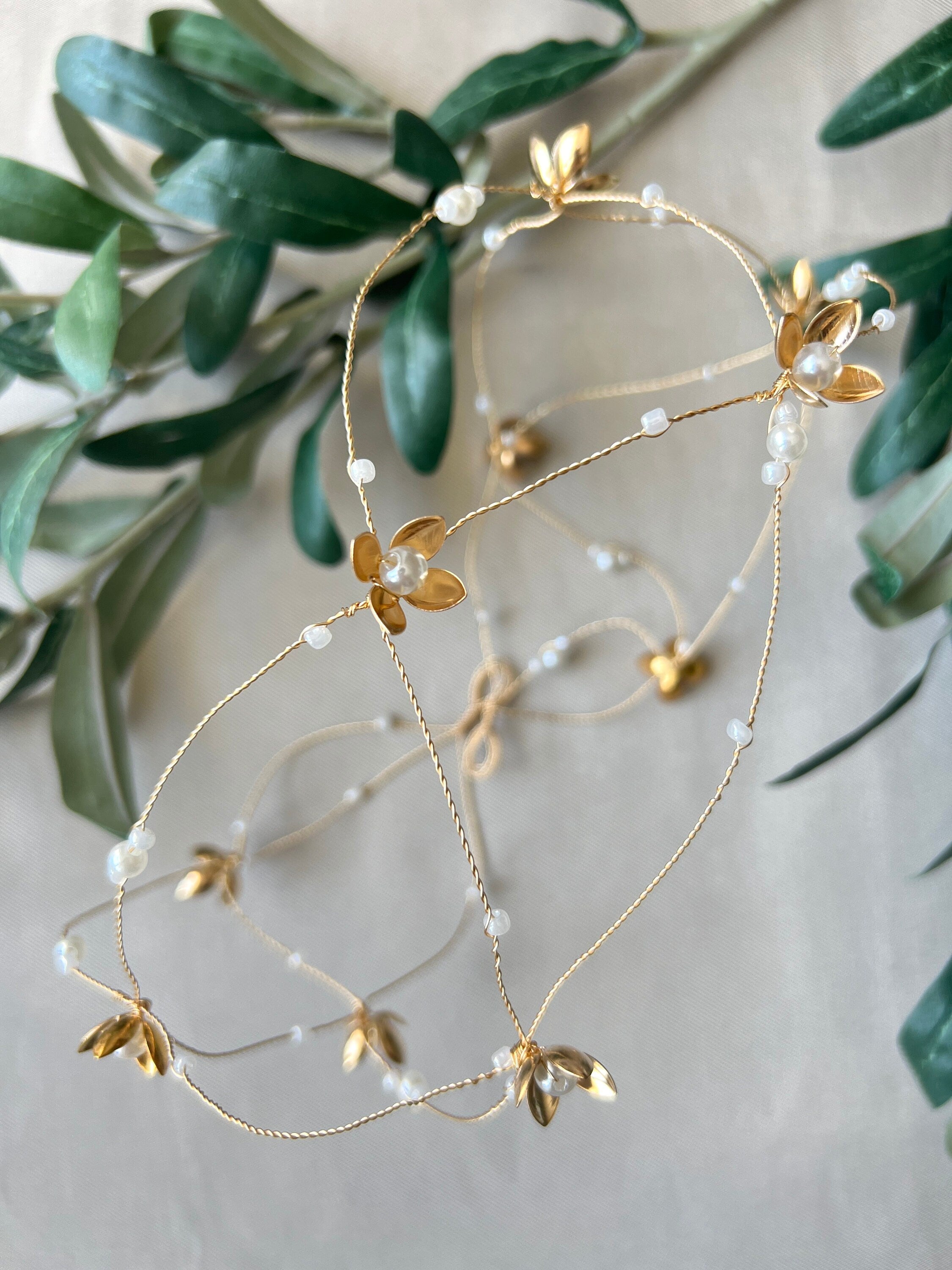 Braut Haarschmuck, gold mit Perlen, goldene Blüten, Vintage Hochzeit, Brautschmuck, Hochzeitshaarband, Haarkranz, Haarranke, Haarrebe-Brauthaarschmuck-Schmuckblüte