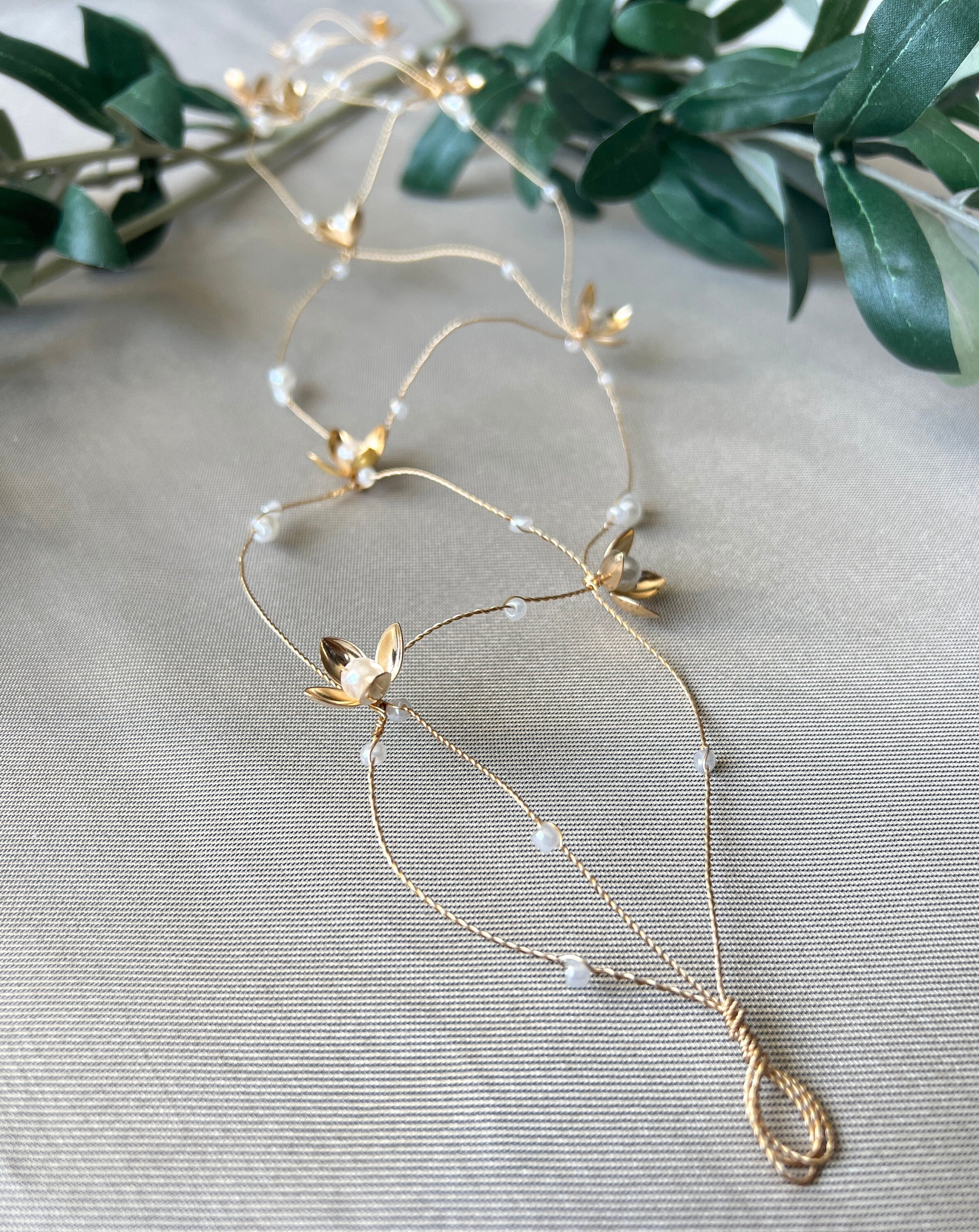 Braut Haarschmuck, gold mit Perlen, goldene Blüten, Vintage Hochzeit, Brautschmuck, Hochzeitshaarband, Haarkranz, Haarranke, Haarrebe-Brauthaarschmuck-Schmuckblüte