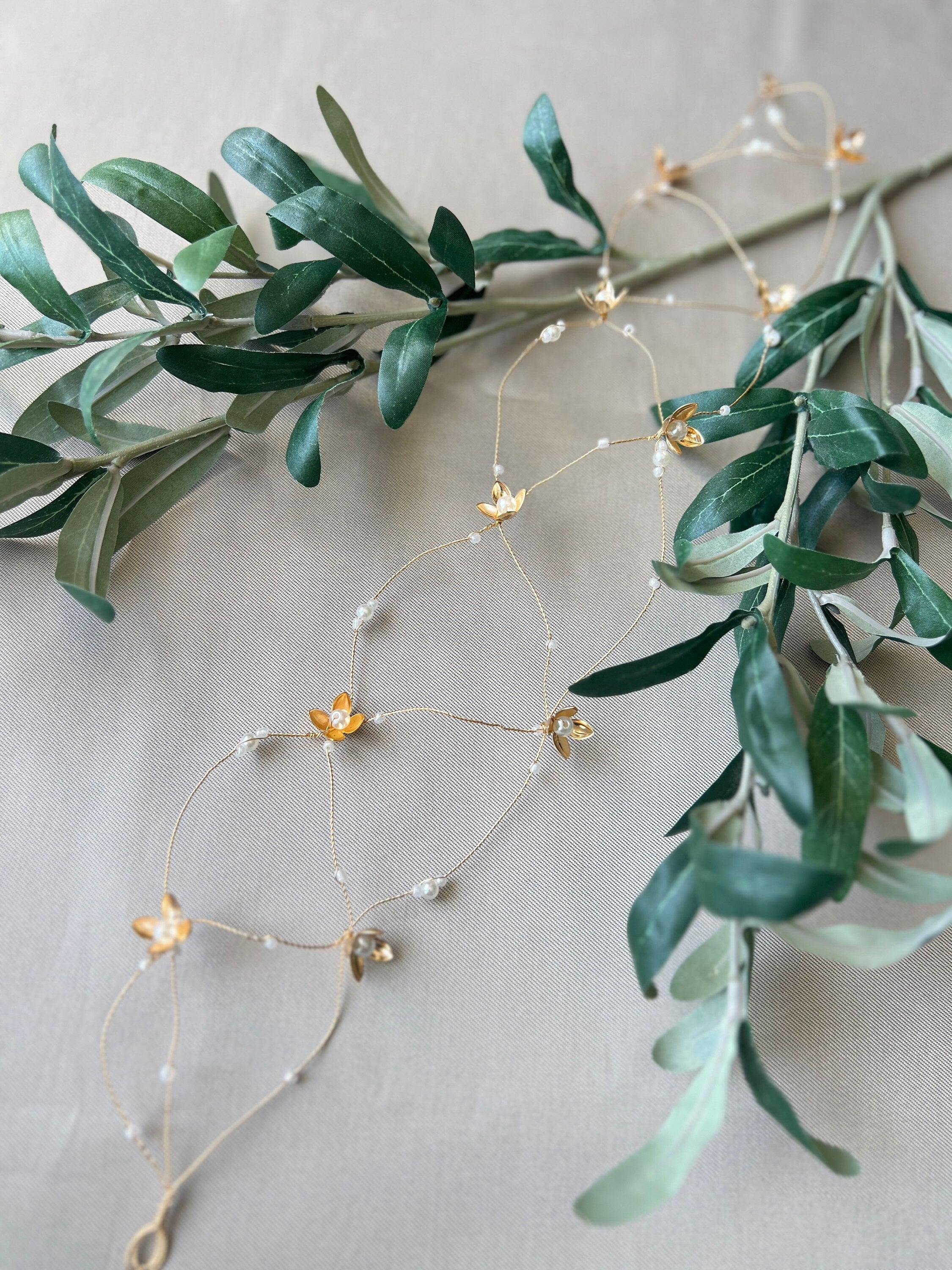 Braut Haarschmuck, gold mit Perlen, goldene Blüten, Vintage Hochzeit, Brautschmuck, Hochzeitshaarband, Haarkranz, Haarranke, Haarrebe-Brauthaarschmuck-Schmuckblüte