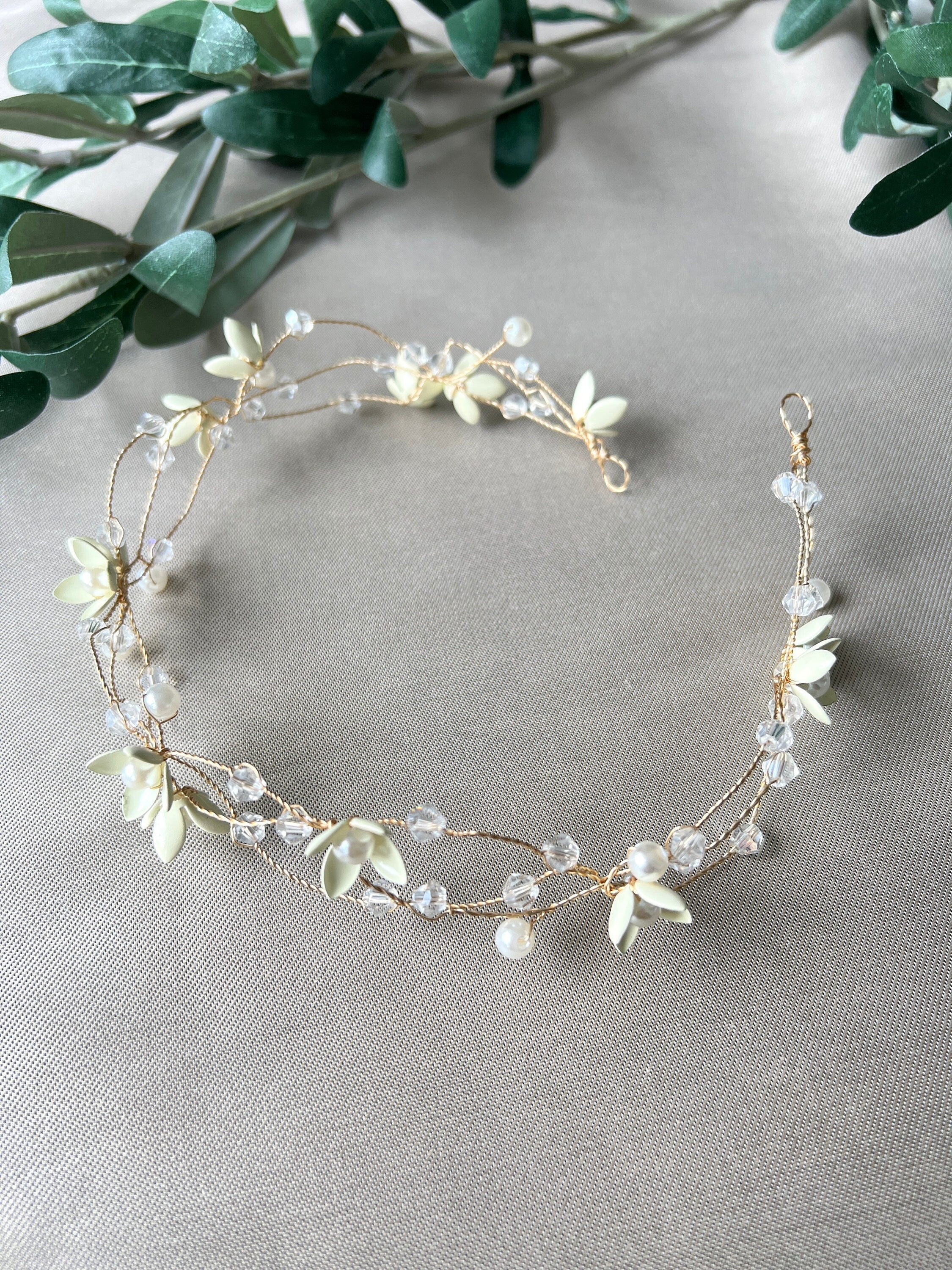 Braut Haarschmuck, gold mit Perlen und Blüten in Ivory, Hochzeit, Brautschmuck, Hochzeitshaarband, Haarkranz, Haarranke, Haarrebe-Brauthaarschmuck-Schmuckblüte