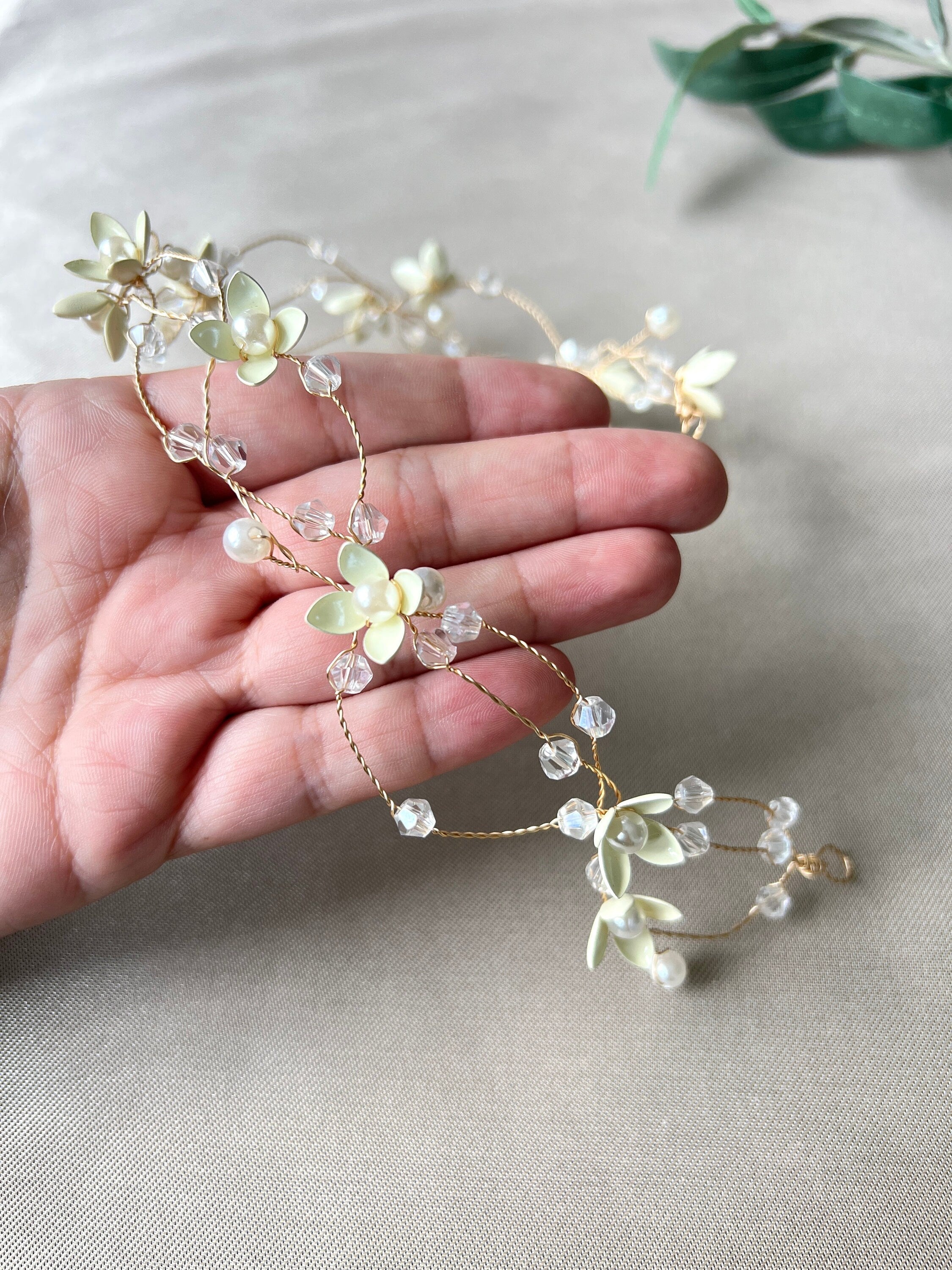 Braut Haarschmuck, gold mit Perlen und Blüten in Ivory, Hochzeit, Brautschmuck, Hochzeitshaarband, Haarkranz, Haarranke, Haarrebe-Brauthaarschmuck-Schmuckblüte