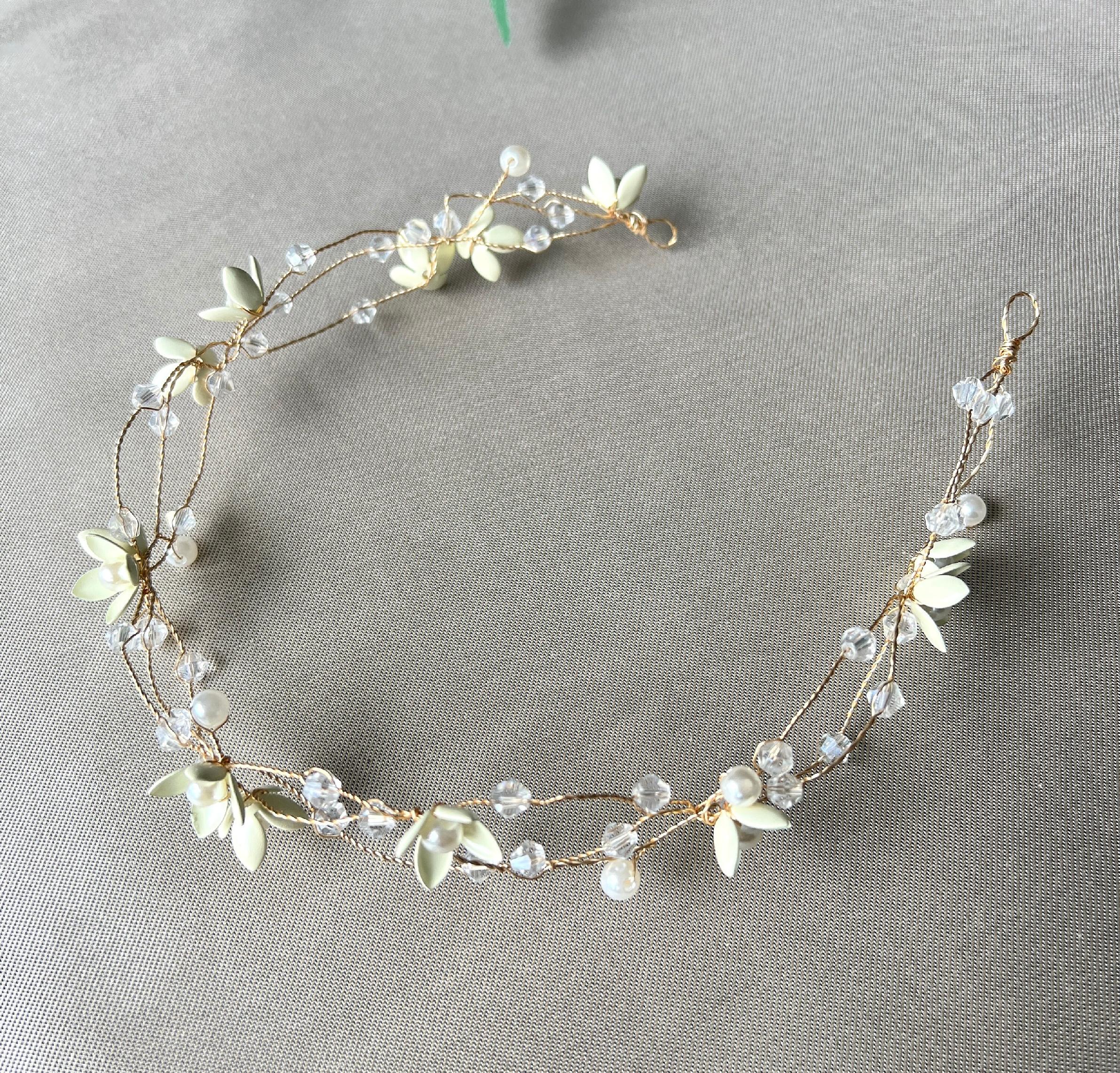 Braut Haarschmuck, gold mit Perlen und Blüten in Ivory, Hochzeit, Brautschmuck, Hochzeitshaarband, Haarkranz, Haarranke, Haarrebe-Brauthaarschmuck-Schmuckblüte