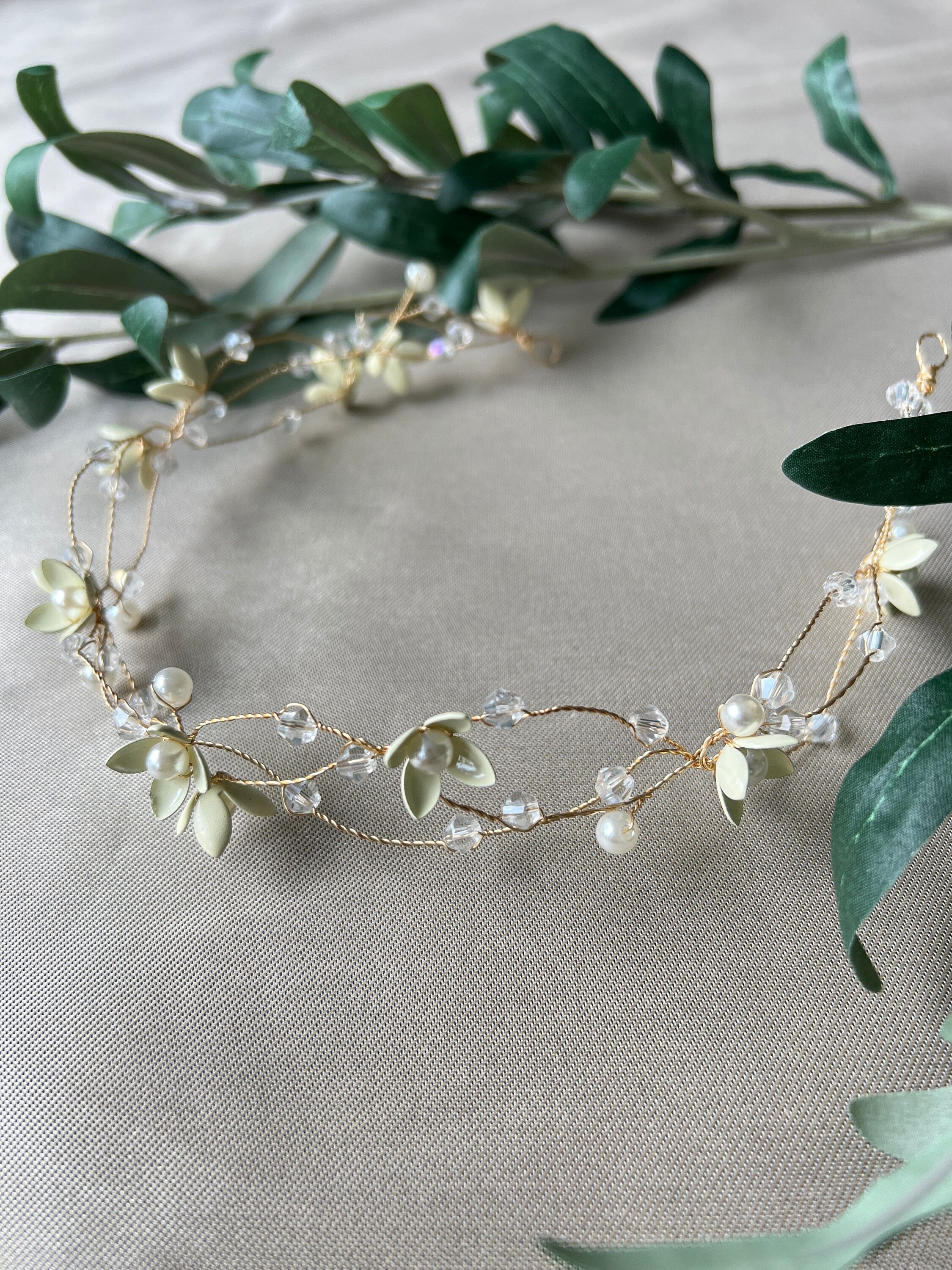 Braut Haarschmuck, gold mit Perlen und Blüten in Ivory, Hochzeit, Brautschmuck, Hochzeitshaarband, Haarkranz, Haarranke, Haarrebe-Brauthaarschmuck-Schmuckblüte