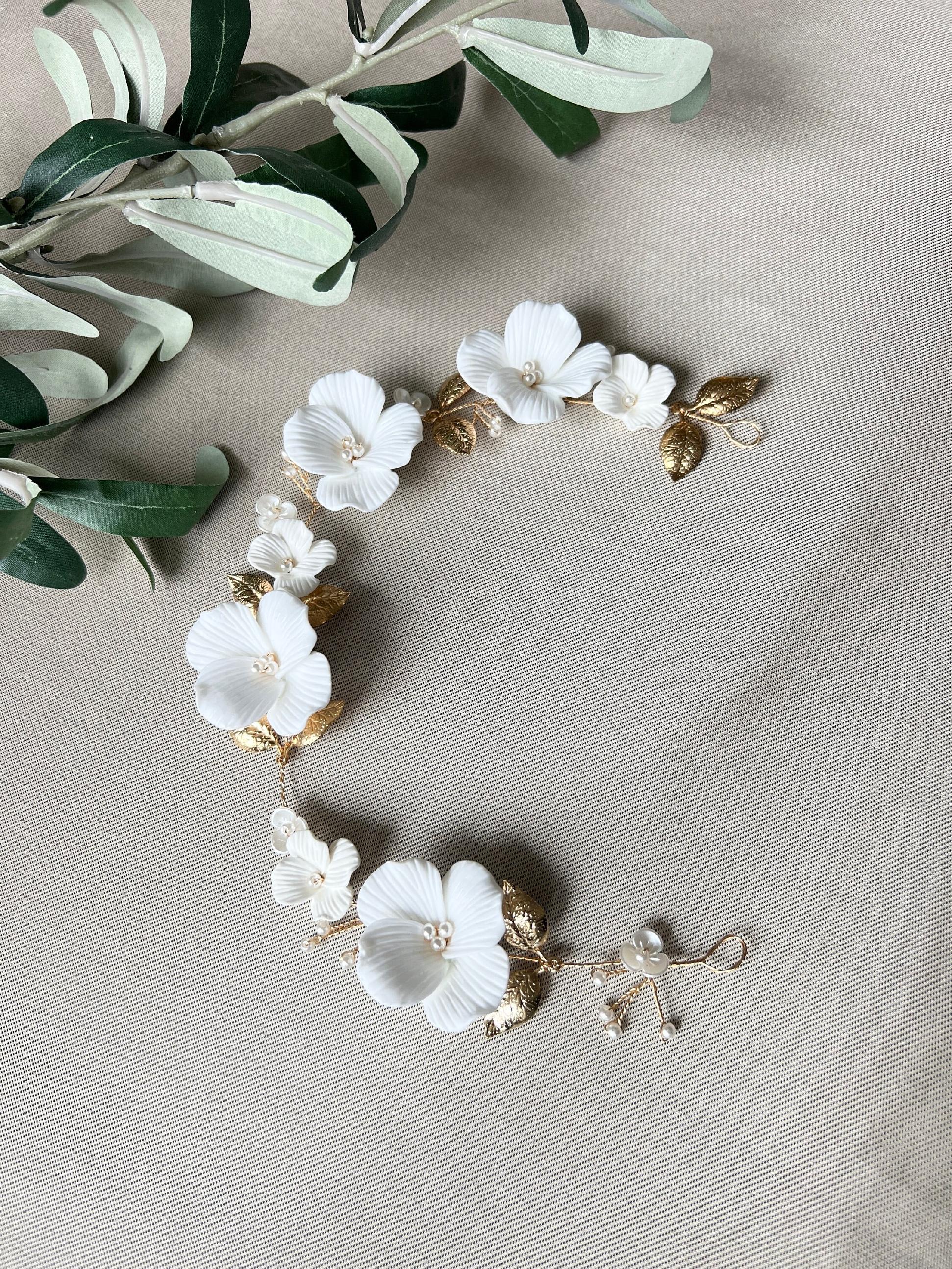 Braut Haarschmuck gold mit weißen Perlen Blüten goldene Blätter Hochzeit Brautschmuck-Brauthaarschmuck-Schmuckblüte