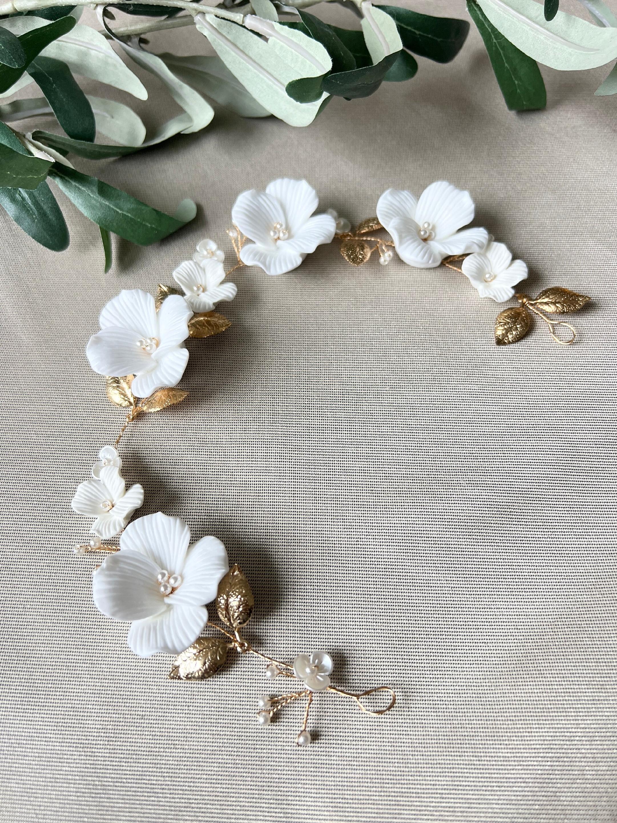 Braut Haarschmuck gold mit weißen Perlen Blüten goldene Blätter Hochzeit Brautschmuck-Brauthaarschmuck-Schmuckblüte