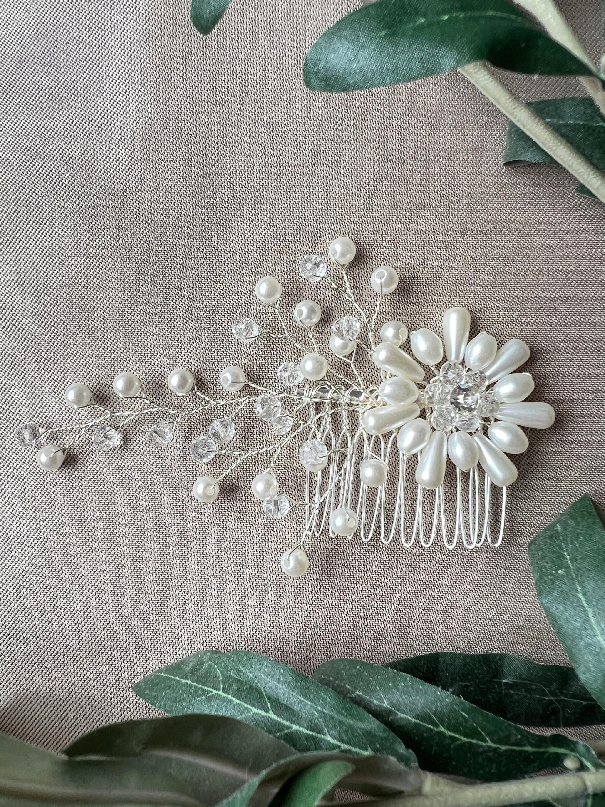 Braut Haarschmuck in Silber, Haarkamm, Perlen, Hochzeit, Blume Floraler Kopfschmuck, Brautjungfer, hochwertiger Brauthaarschmuck-Brauthaarschmuck-Schmuckblüte