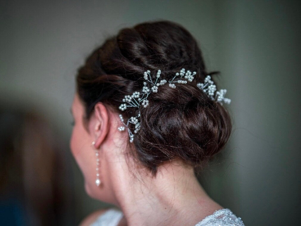 Braut Haarschmuck, silberner Juwelierdraht mit Perlen, Hochzeit, Brautschmuck, Hochzeitshaarband, Haarkranz, Haarranke-Brauthaarschmuck-Schmuckblüte