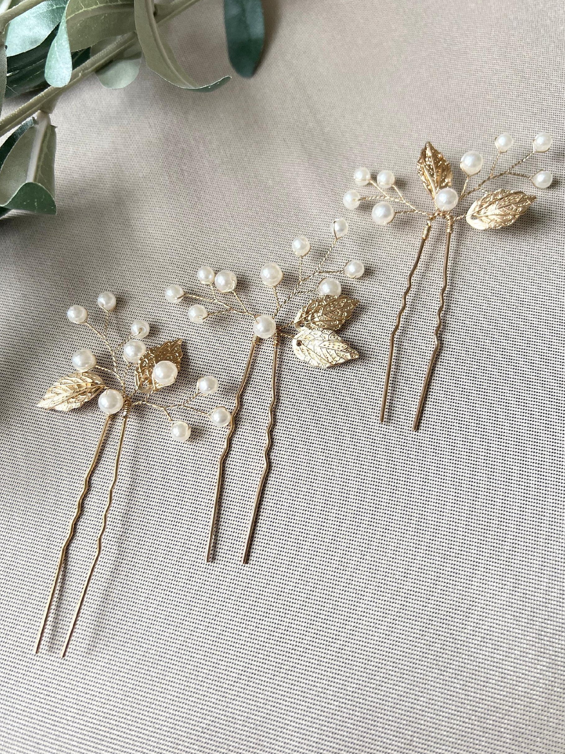 Haarnadeln, Schmuckset, Brauthaarschmuck, Gold, goldener Haarschmuck, Haarspangen,  Set 3 Stueck, weisse Perlen und Blaetter, feiner Brautschmuck, Schmuck Hochzeit, eleganter Hochzeitsschmuck, Perlenschmuck, Schmuckbluete