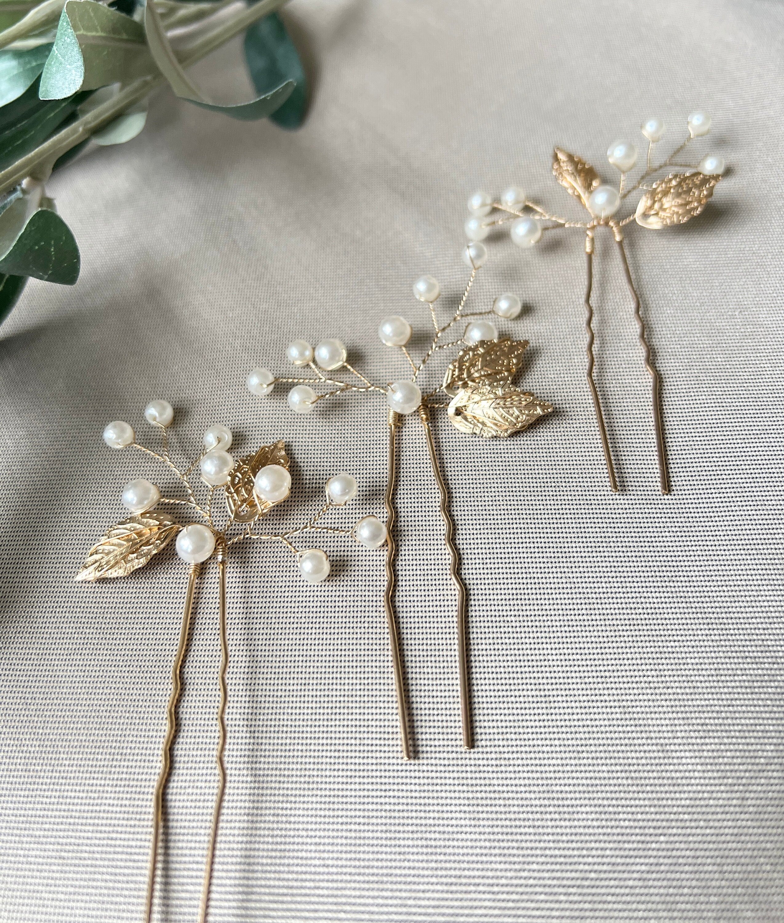 Braut Haarspange Set 3 Stück Gold mit weißen Perlen und Blättern Brautschmuck Braut Haarschmuck-Brauthaarschmuck-Schmuckblüte