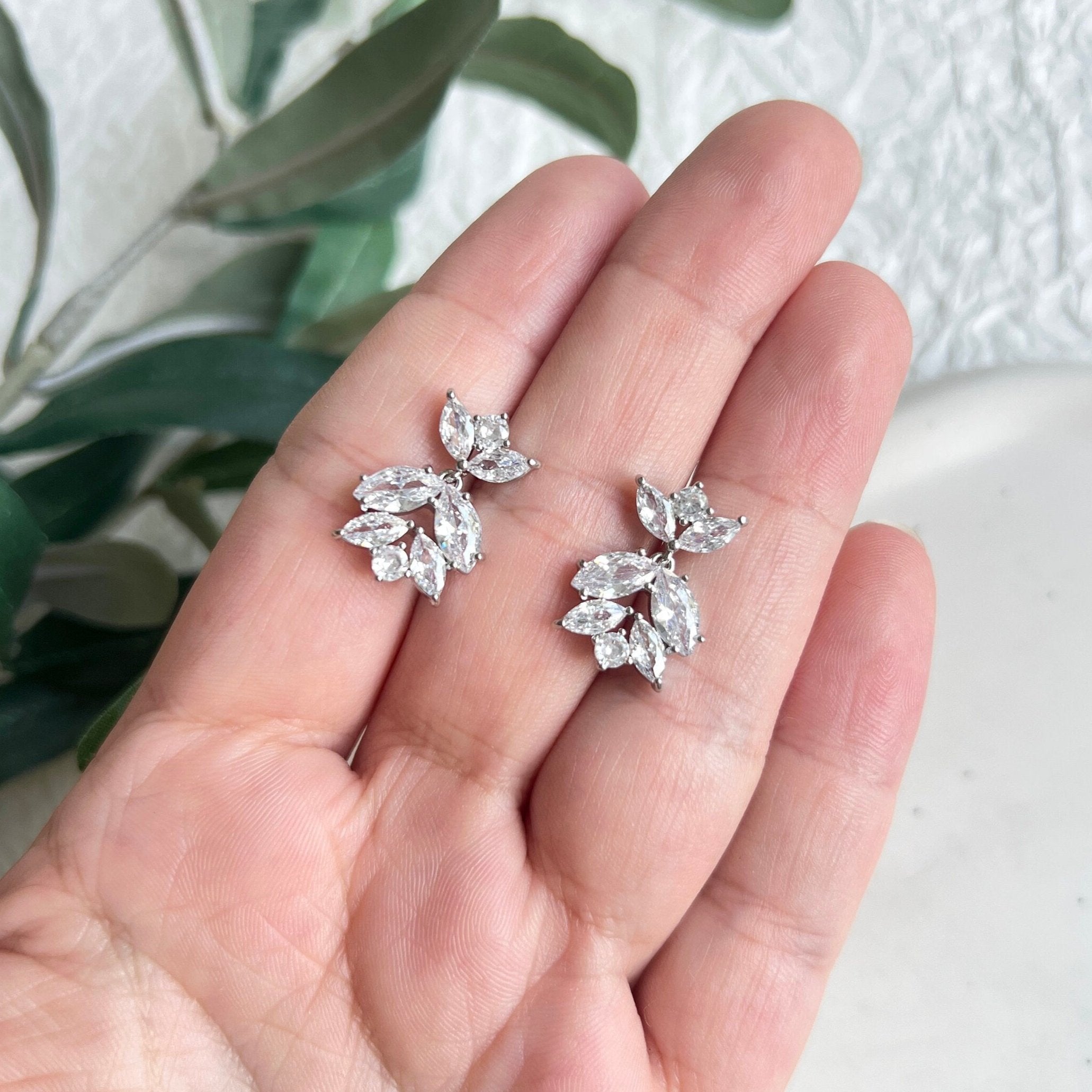 Braut Ohrringe, funkelnde Cubic Zirconia Steine, Silber oder Roségold, elegante - Silber-Ohrringe-Schmuckblüte