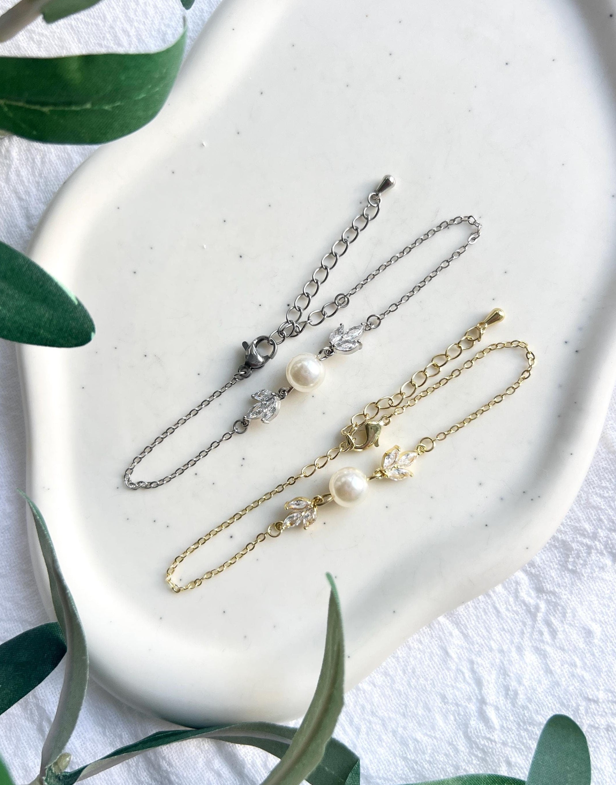 Brautarmband, Gold oder Silber, weiße Perle und funkelnde Zirkoniasteine, feines Armband, Brautschmuck, eleganter Schmuck Hochzeit, Braut, Brautjungfer, Geschenk für Sie, Weihnachtsgeschenk