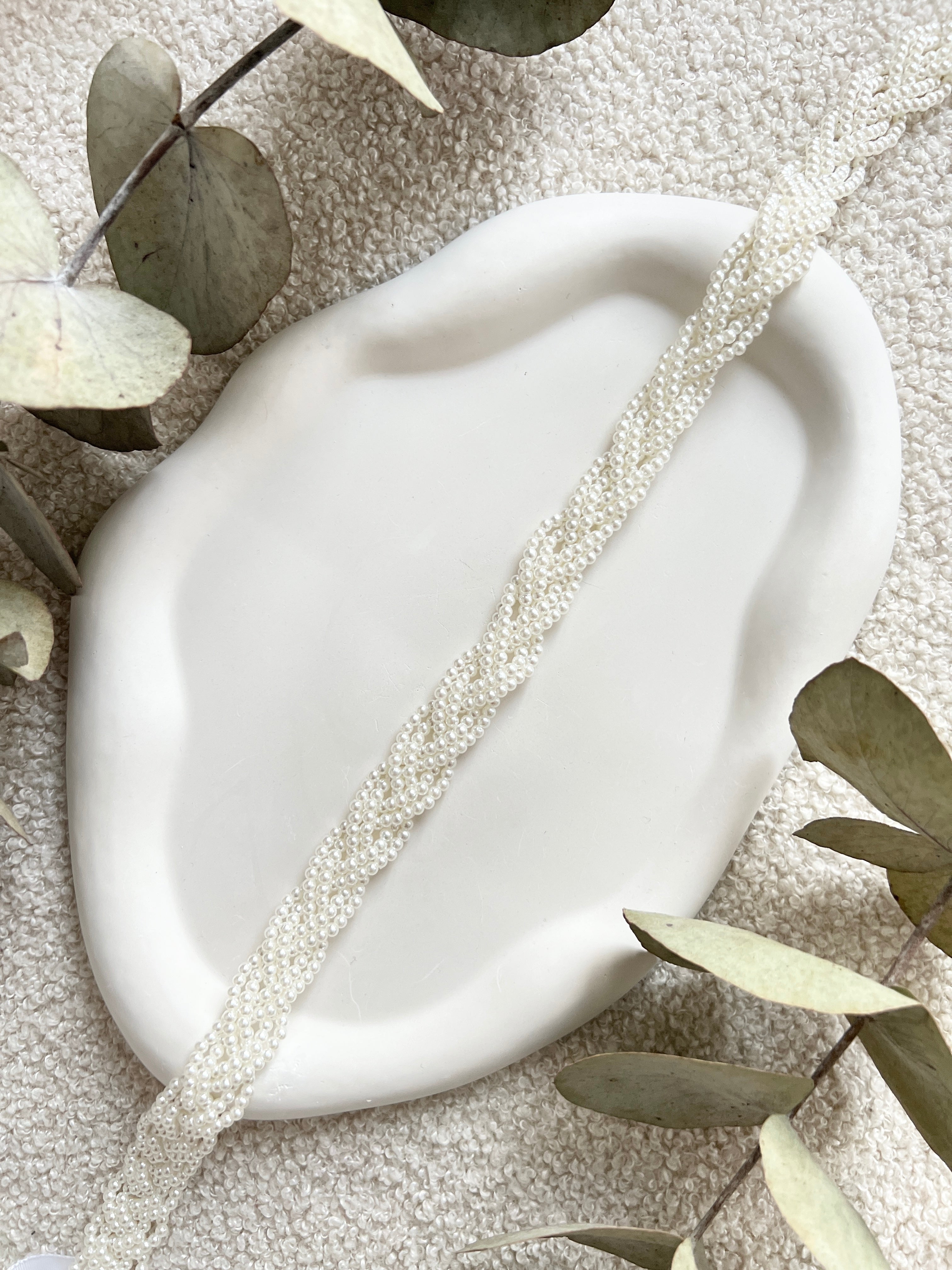 Brautgürtel mit feinen weißen Perlen, Perlenguertel, Einheitsgröße, Onesize, Brautschmuck, Brautzubehör, Perlenschmuck fuer die Braut, Standesamtlook, weddinginspiration, Bridalinspo, Wedding Inspiration, Bridaljewelry