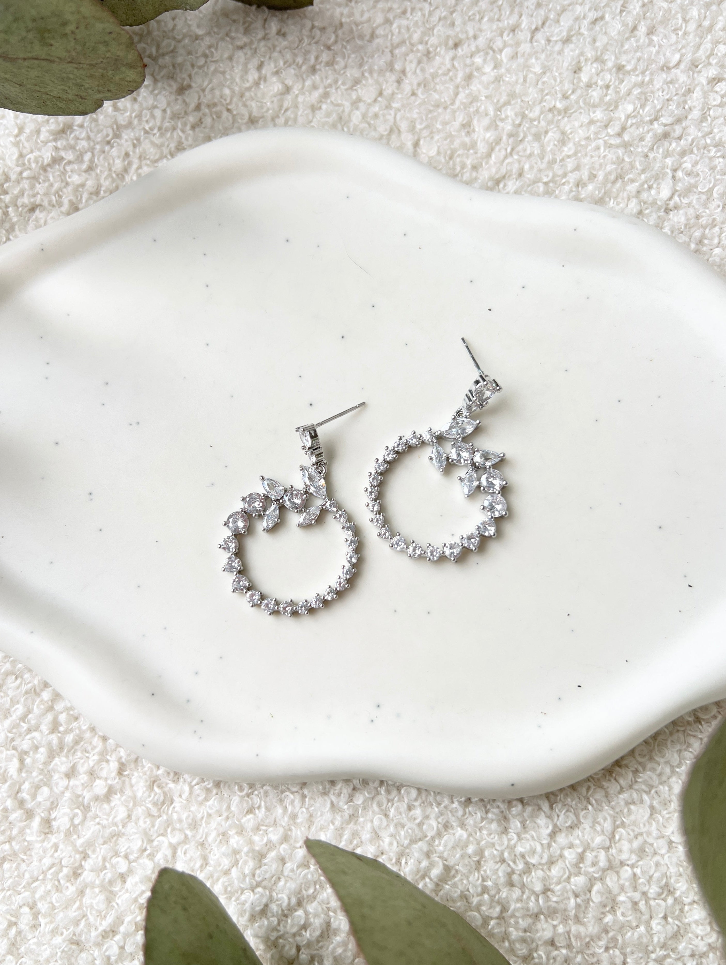 Brautohrringe, Silber, runde Ohrringe mit Strass, glänzend, Schmuck, Hochzeit, Brautschmuck, Ohrschmuck Brautjungfer, moderne Ohrstecker