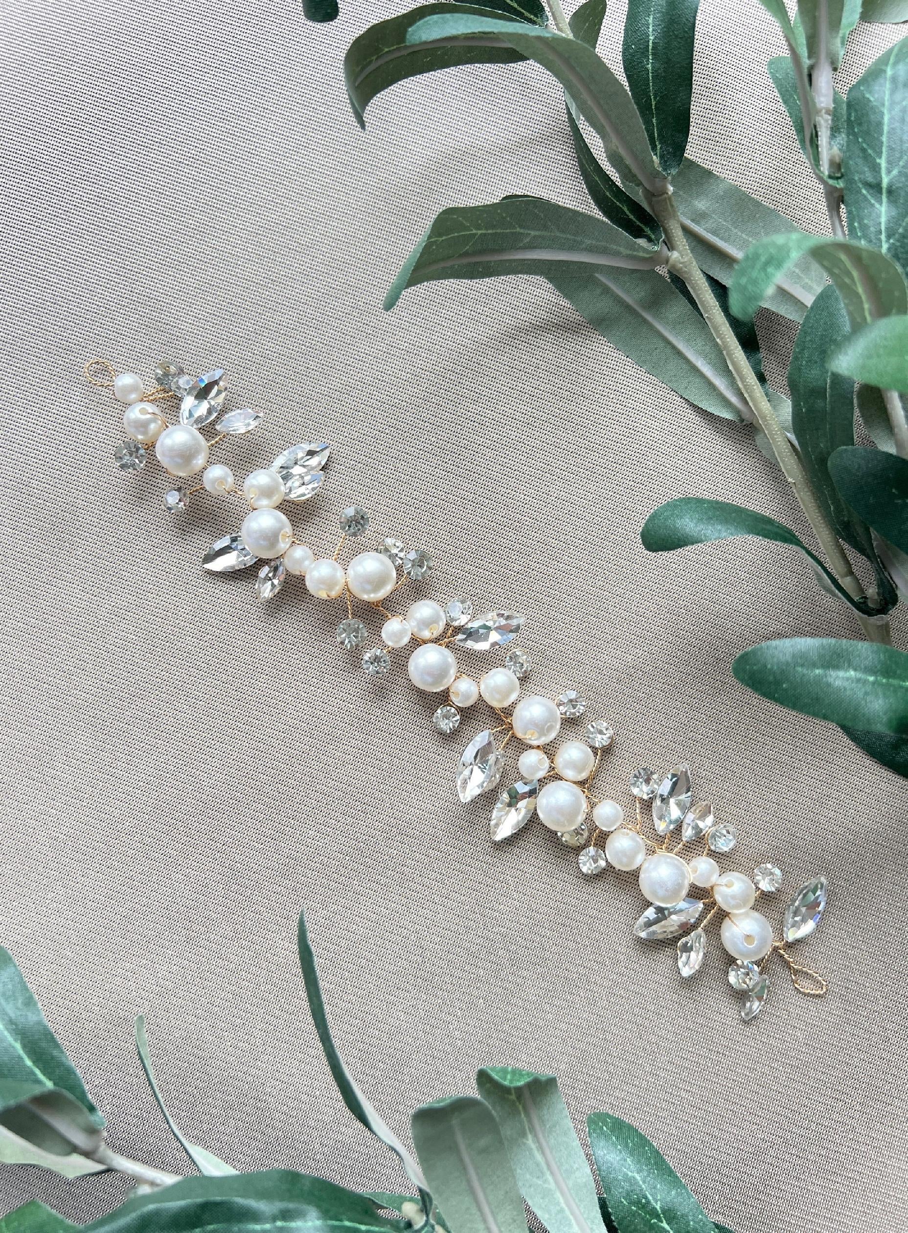 Brautschmuck, Haarranke gold mit Perlen und Strasssteinen, Hochzeit Haarschmuck, Brauthaarschmuck, Hochzeitshaarband, Haarkranz, Haarrebe-Brauthaarschmuck-Schmuckblüte