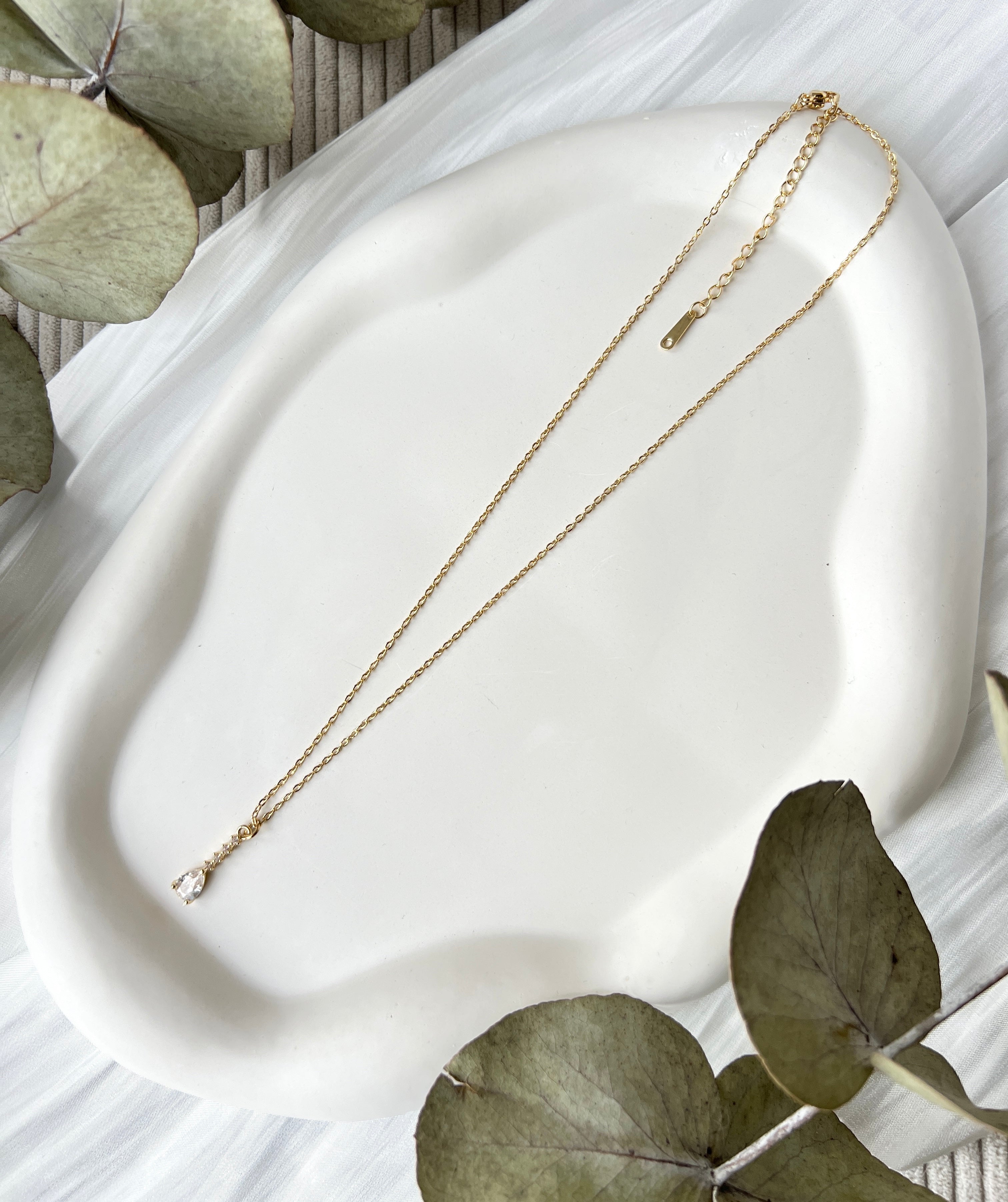 Brautschmuck, goldene Halskette, funkelnder Cubic Zirkonia Anhänger, feine Brauthalskette, Geschenk fuer Sie, Damenschmuck, verstellbar, Gold, Brautjungfer, Schmuck Hochzeit, glaenzende Kette, Weihnachtsgeschenk Frauen