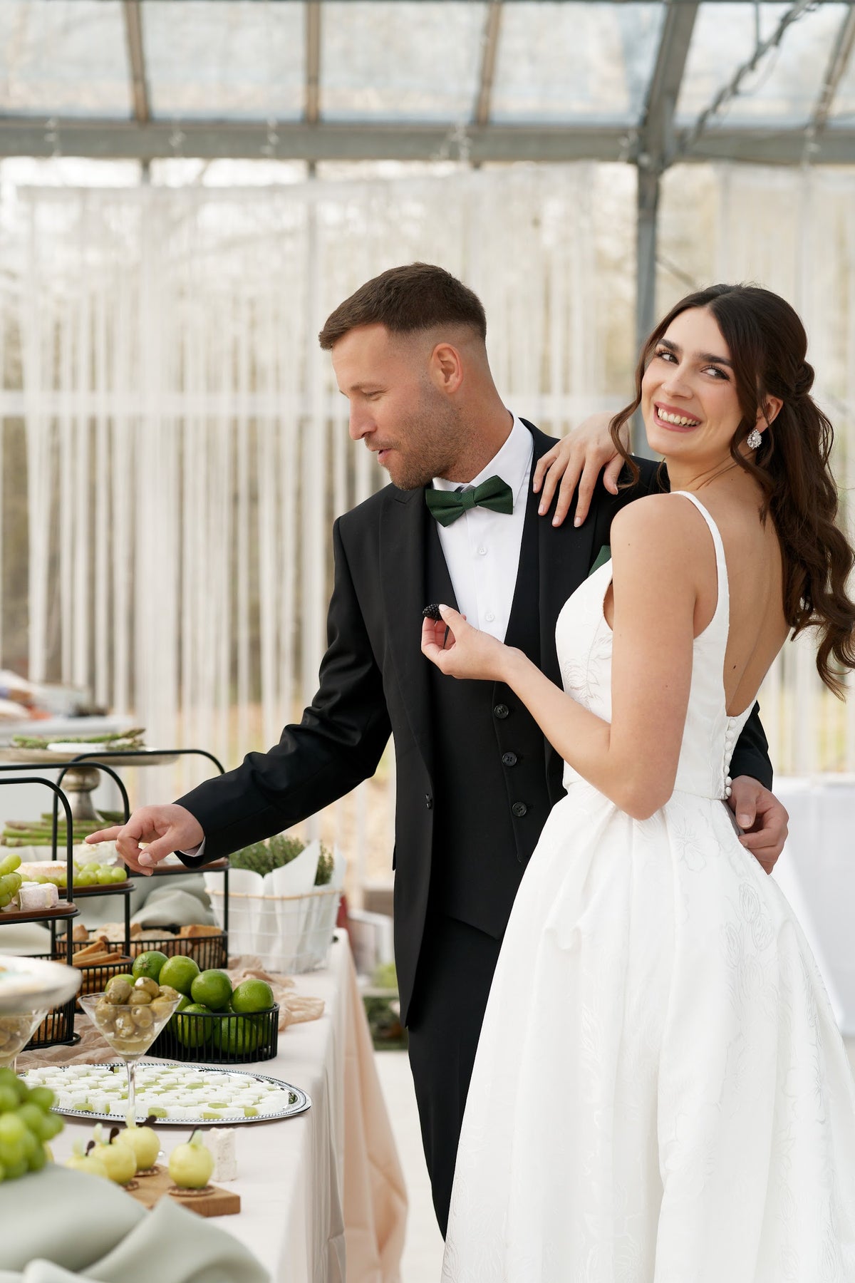 Funkelnde Ohrringe, Silber, Cubic Zirconia, auffallende Ohrstecker, Brautschmuck, glänzende Brautohrringe, eleganter Schmuck Standesamt, modern, Hochzeit