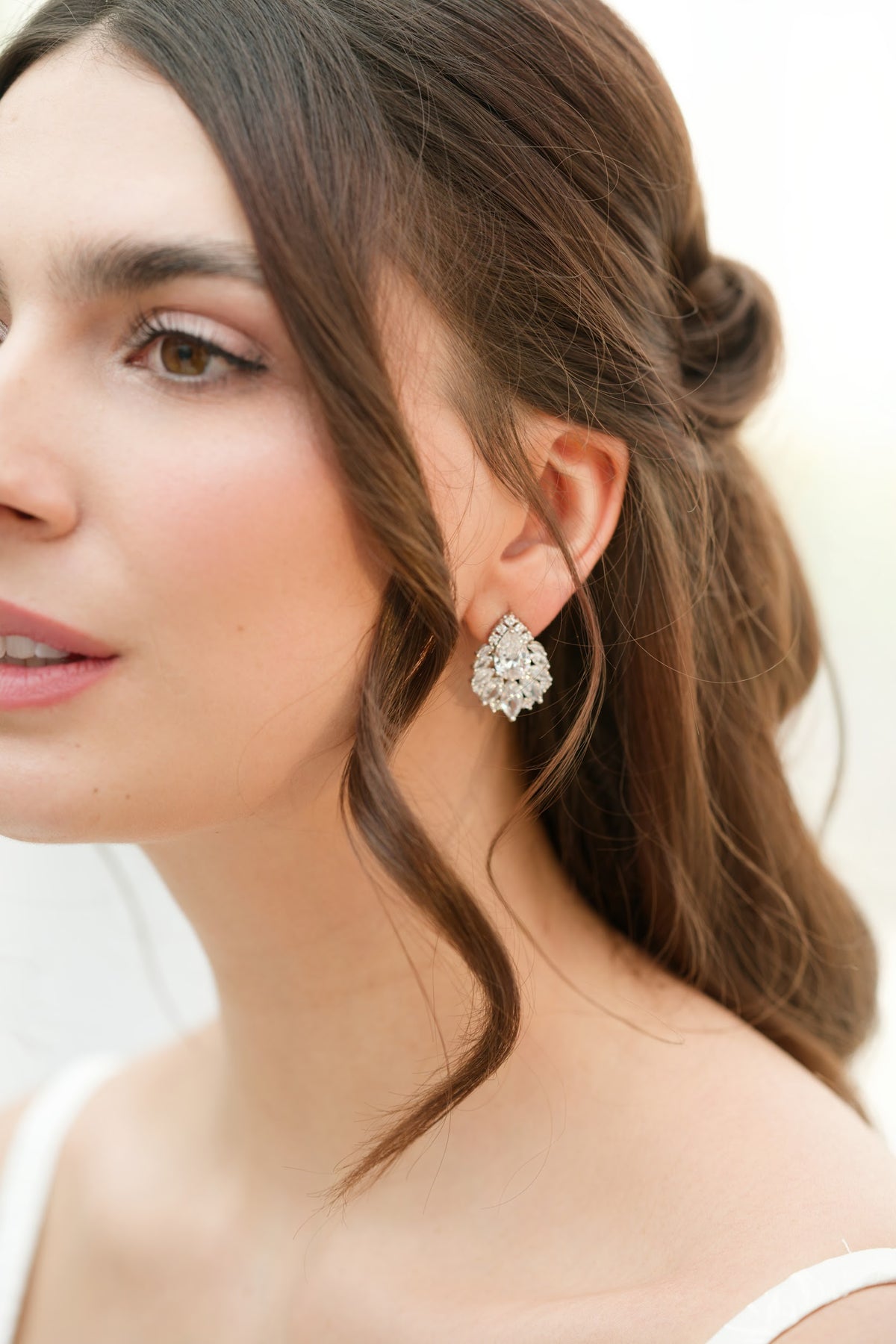 Funkelnde Ohrringe, Silber, Cubic Zirconia, auffallende Ohrstecker, Brautschmuck, glänzende Brautohrringe, eleganter Schmuck Standesamt, modern, Hochzeit
