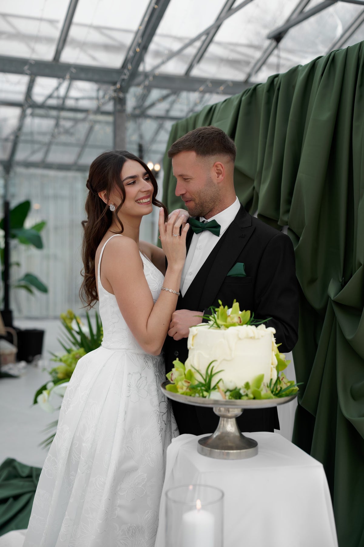Funkelnde Ohrringe, Silber, Cubic Zirconia, auffallende Ohrstecker, Brautschmuck, glänzende Brautohrringe, eleganter Schmuck Standesamt, modern, Hochzeit