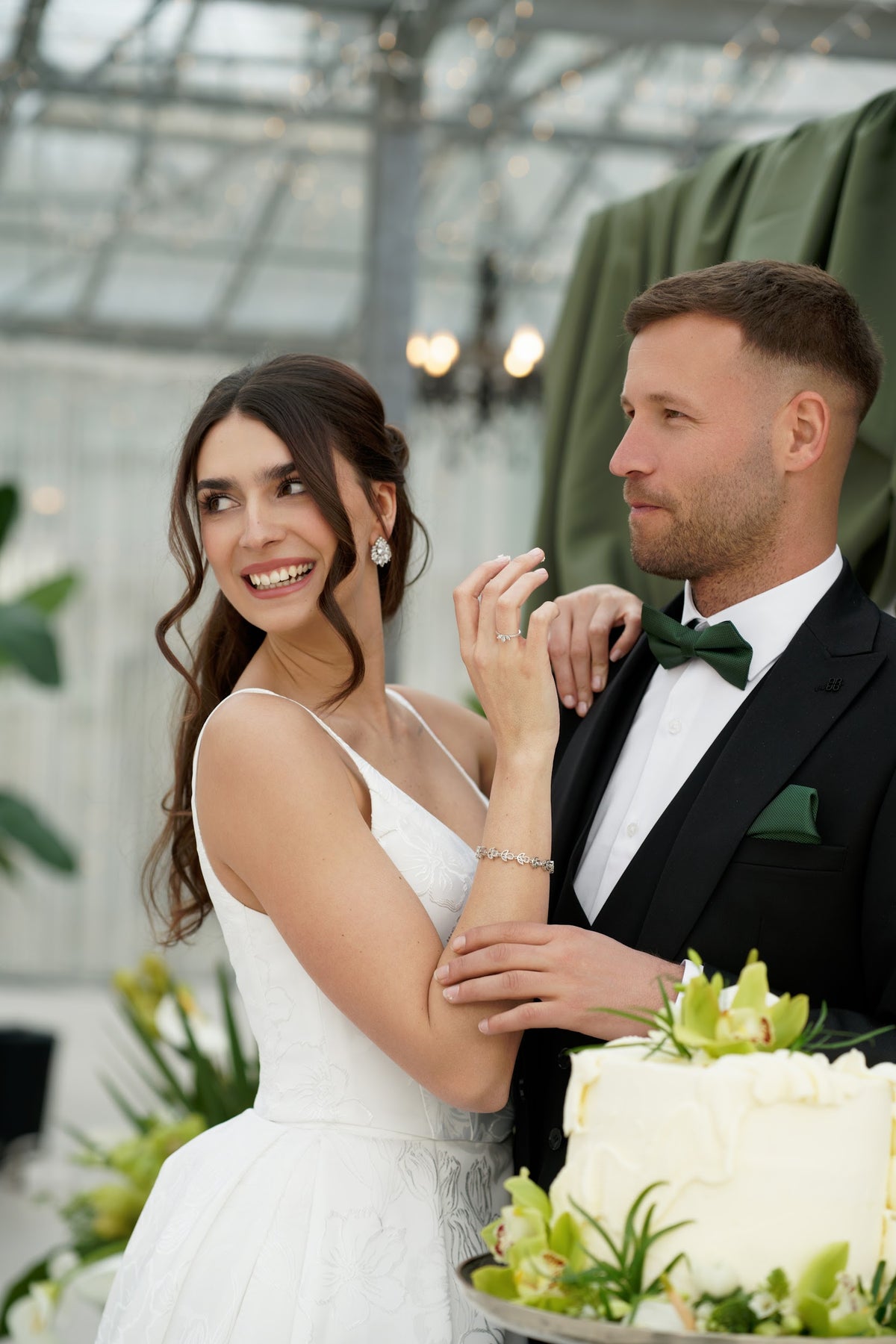 Funkelnde Ohrringe, Silber, Cubic Zirconia, auffallende Ohrstecker, Brautschmuck, glänzende Brautohrringe, eleganter Schmuck Standesamt, modern, Hochzeit