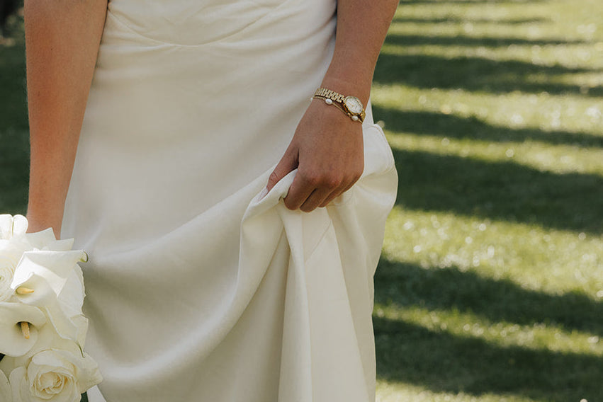 Perlenarmband, weiße Perlen und Goldene Details, Armband, Brautschmuck, Schmuck Hochzeit, Brautarmband, Perlenschmuck, Verstellbare Laenge