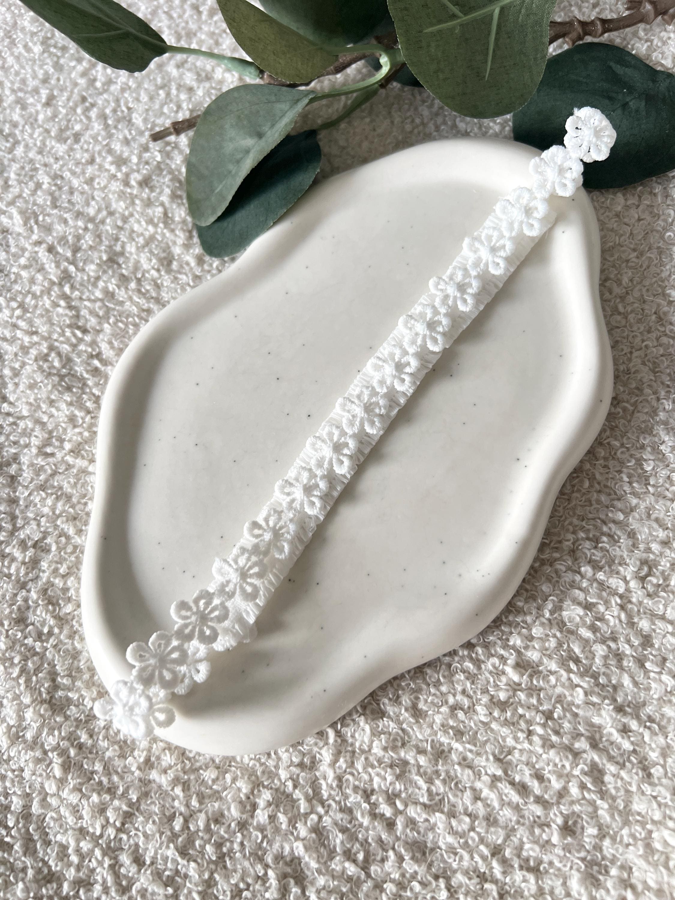 Brautschmuck, Strumpfband, weißes Brautstrumpfband mit Blumen, Spitze, florales Muster, dehnbar, Einheitsgröße, Gummiband, Brautzubehör, Braut, Schmuck Hochzeit, Schmuckbluete