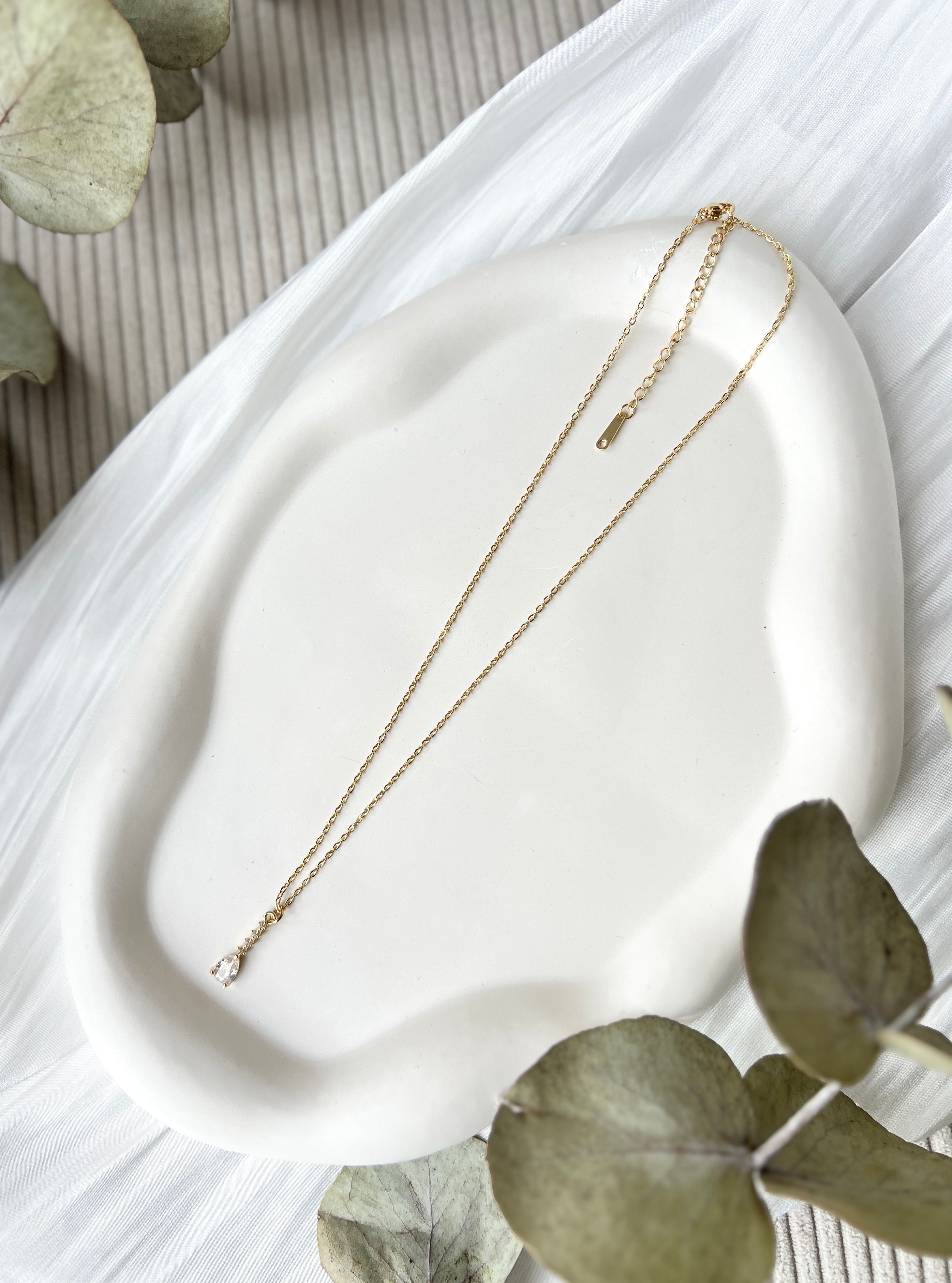 Brautschmuck, goldene Halskette, funkelnder Cubic Zirkonia Anhänger, feine Brauthalskette, Geschenk fuer Sie, Damenschmuck, verstellbar, Gold, Brautjungfer, Schmuck Hochzeit, glaenzende Kette, Weihnachtsgeschenk Frauen