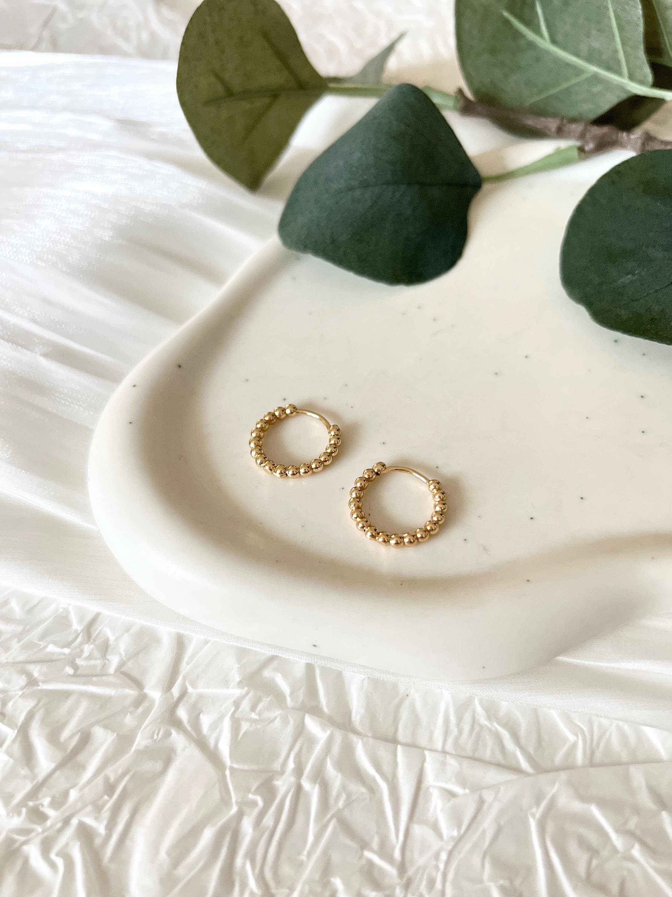 Goldene feine Creolen, Schmuck für Frauen, Geschenk fuer Sie, Ohrringe, eleganter Ohrschmuck, Damenschmuck Gold, Weihnachtsgeschenk, Geburtstagsgeschenk