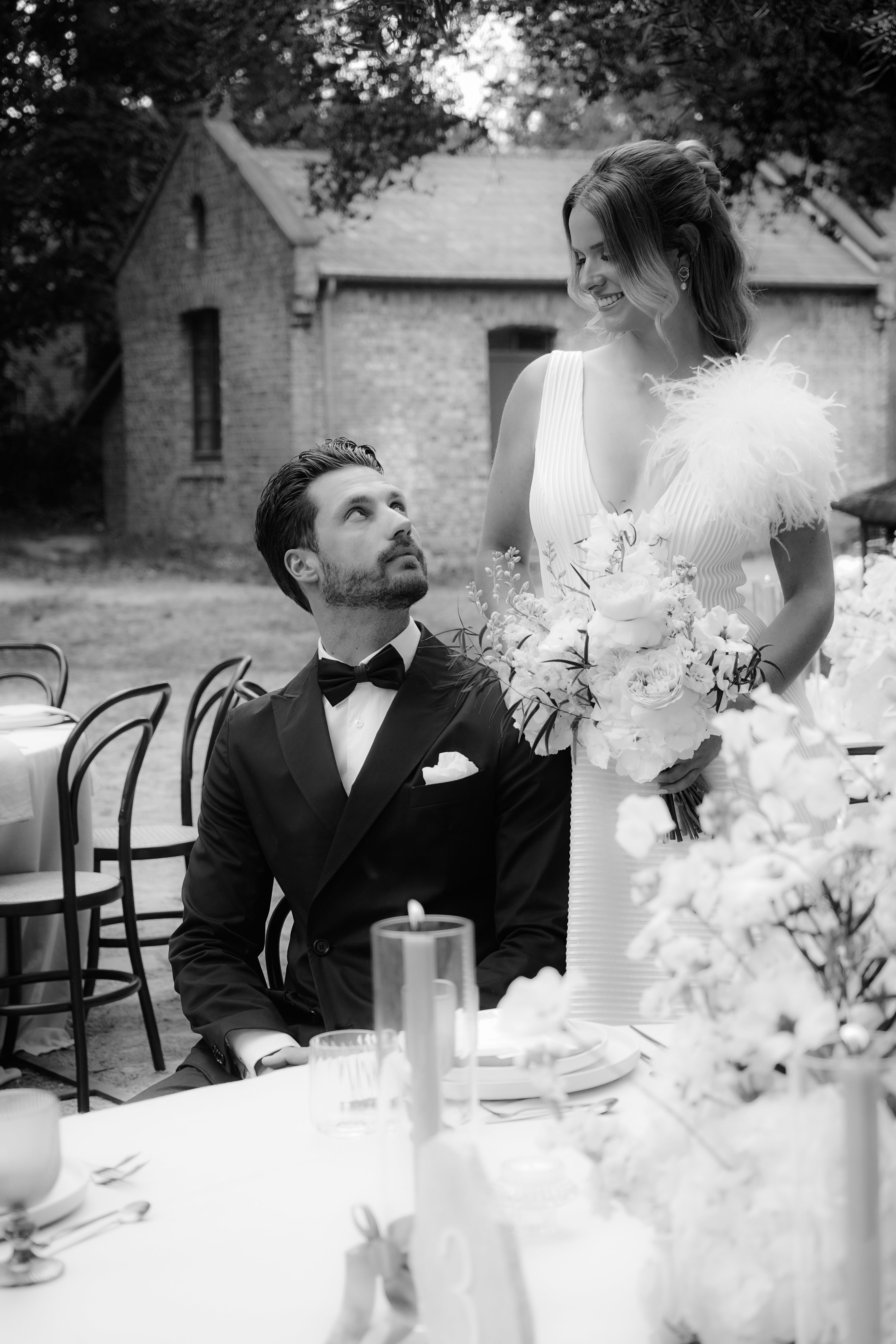 Perlenohrringe Braut, Gold, ovale Perlen, moderne Ohrstecker, elegante Ohrringe, Brautohrringe, Brautjungfer